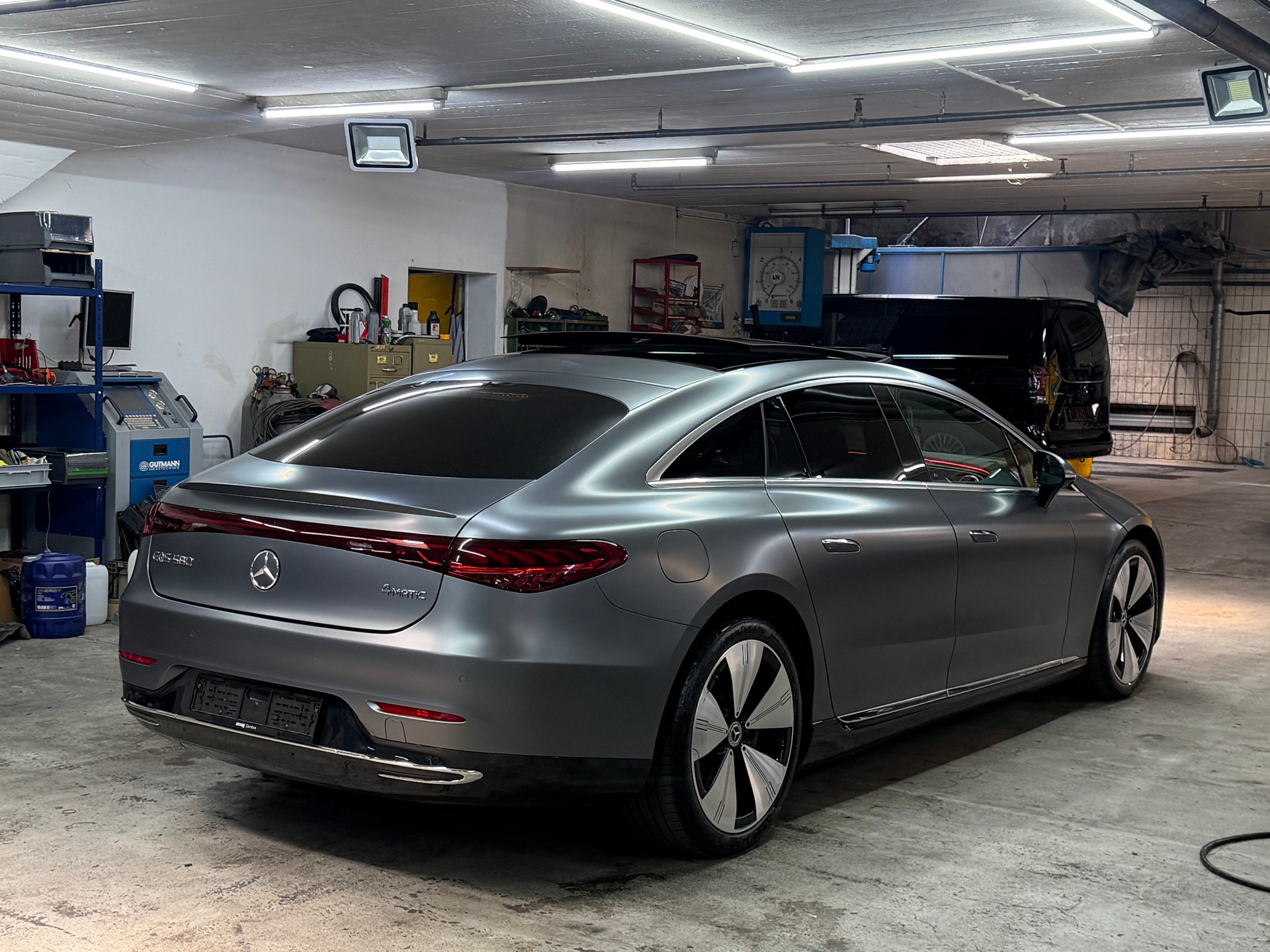 MERCEDES-BENZ EQS 580 4Matic Electric Art Line-image-1