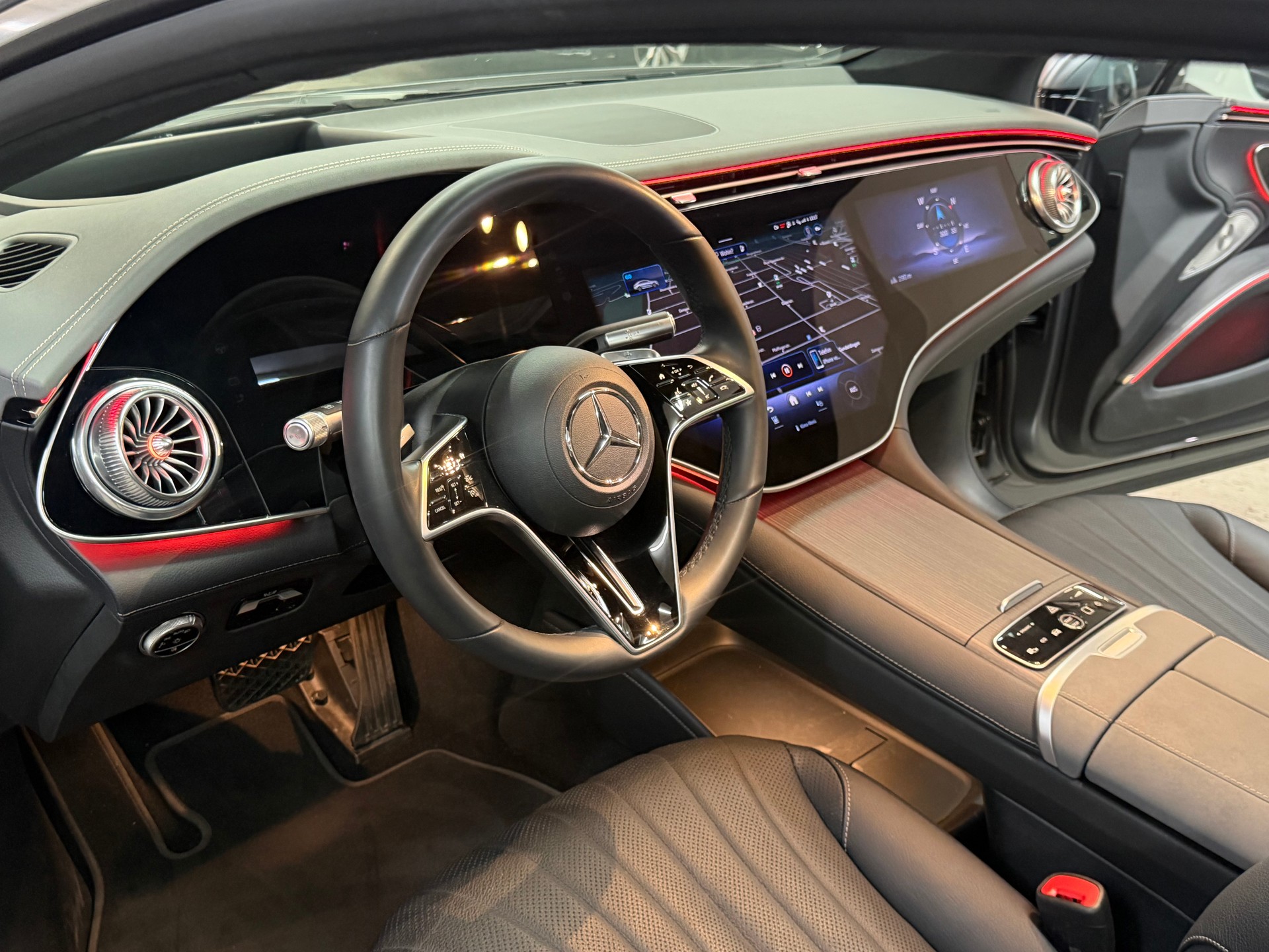 MERCEDES-BENZ EQS 580 4Matic Electric Art Line-image-13