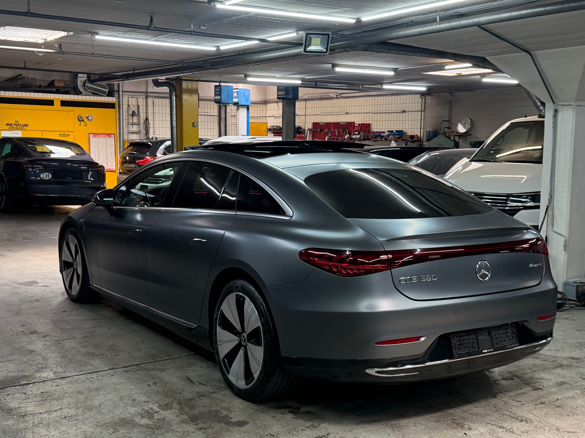 MERCEDES-BENZ EQS 580 4Matic Electric Art Line-image-2