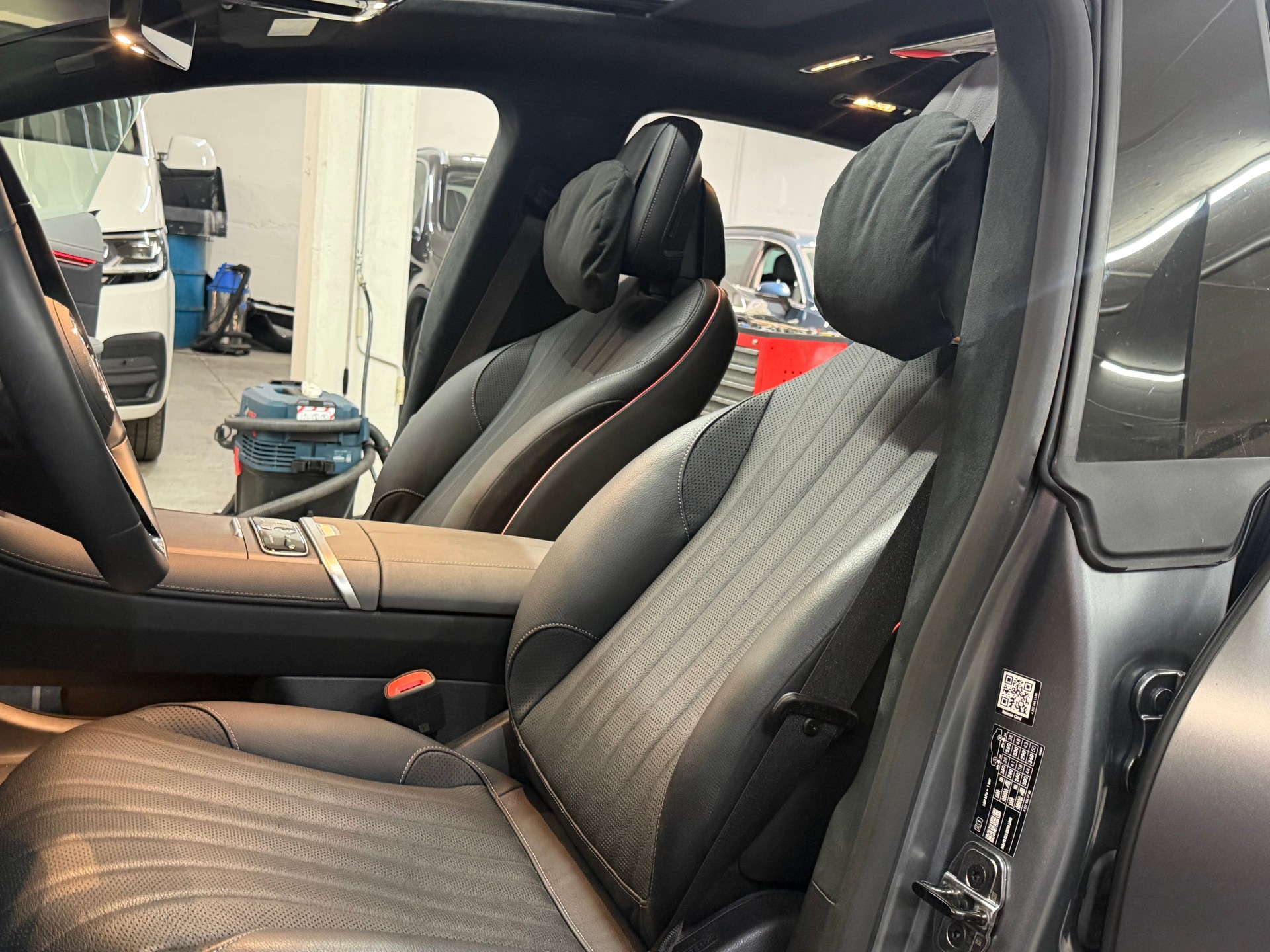MERCEDES-BENZ EQS 580 4Matic Electric Art Line-image-15