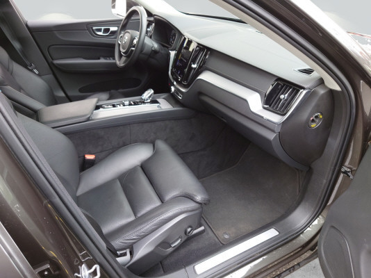 VOLVO XC60 T6 eAWD Inscription-image-6