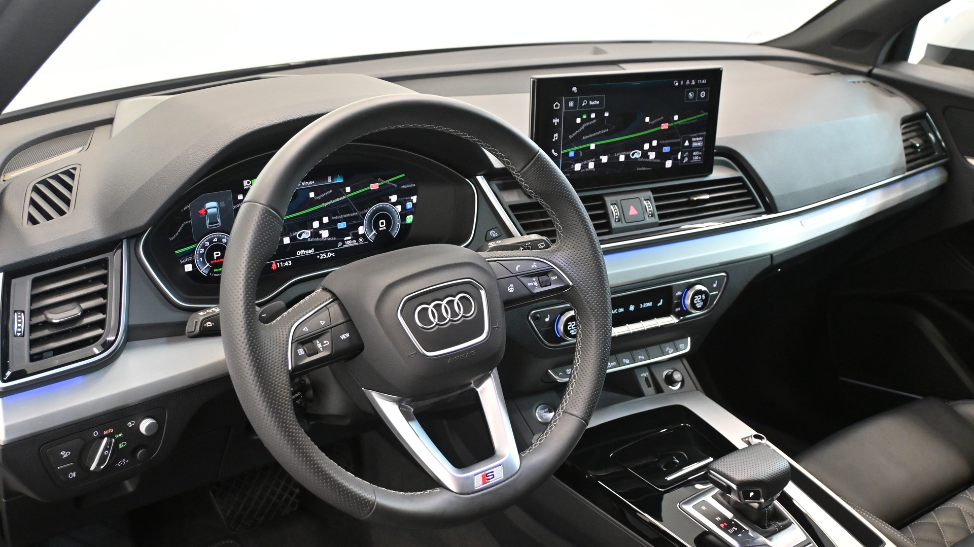 AUDI Q5 50 TFSI e PHEV S line quattro S-tronic-image-2