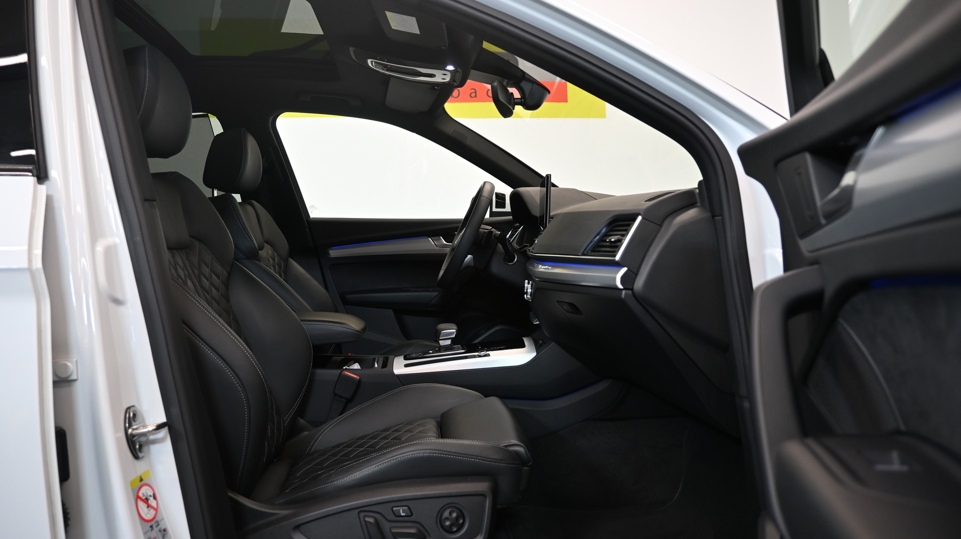 AUDI Q5 50 TFSI e PHEV S line quattro S-tronic-image-3