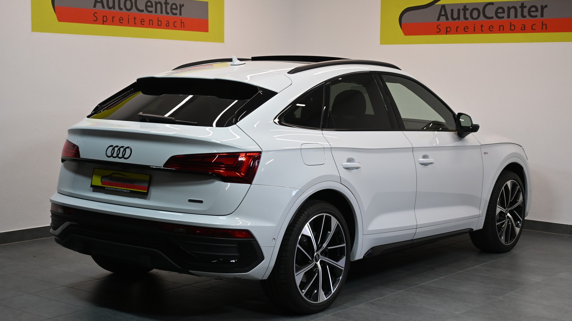 AUDI Q5 50 TFSI e PHEV S line quattro S-tronic-image-15