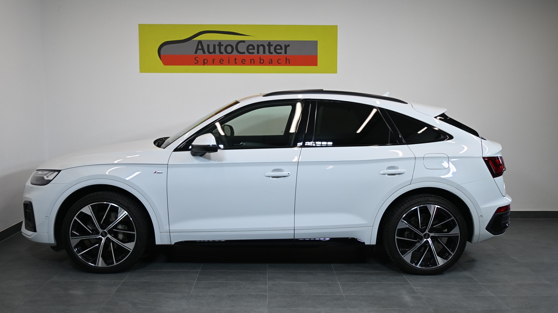 AUDI Q5 50 TFSI e PHEV S line quattro S-tronic-image-13