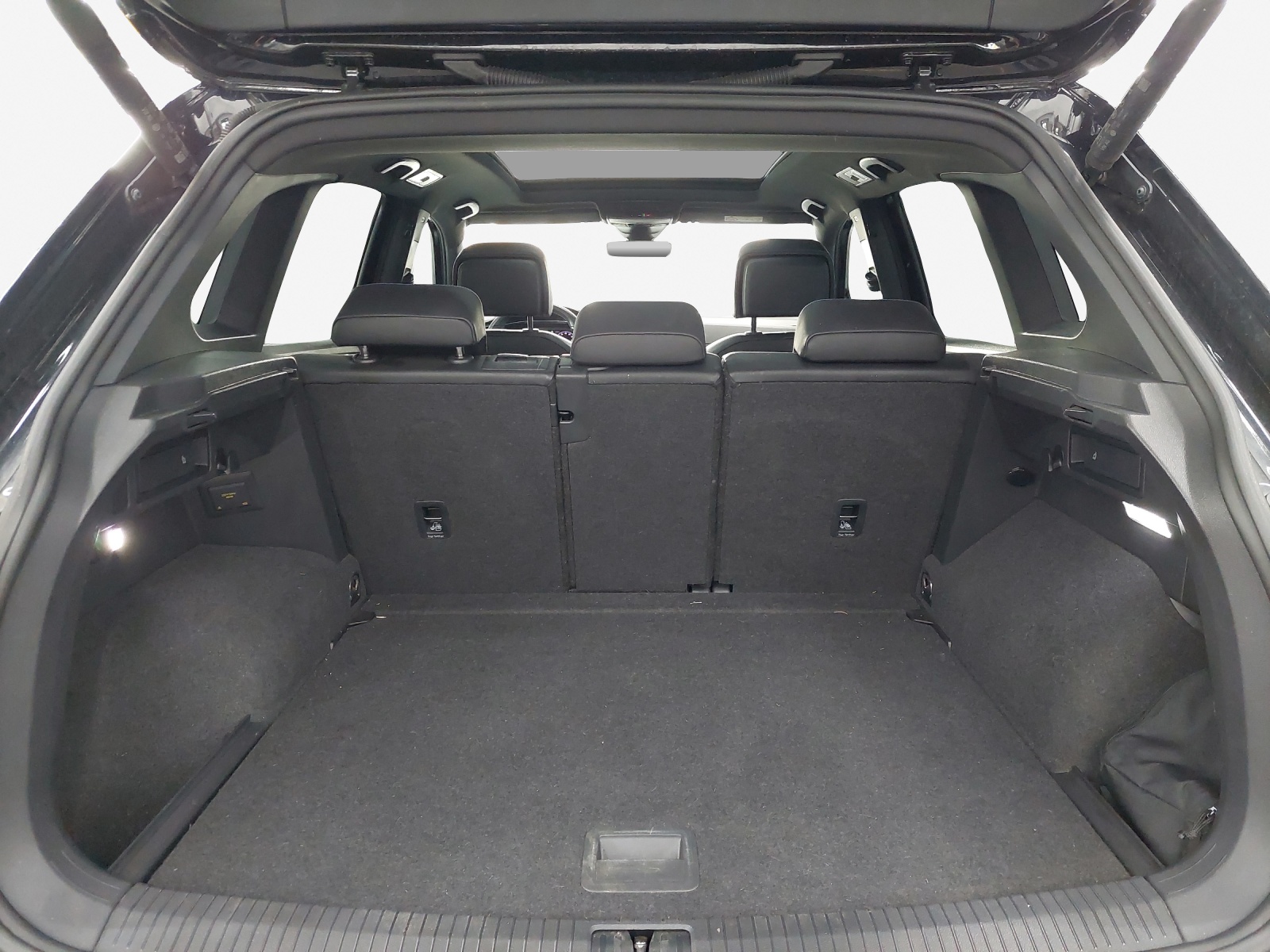 VW Tiguan 2.0TSI R 4Motion DSG-image-12