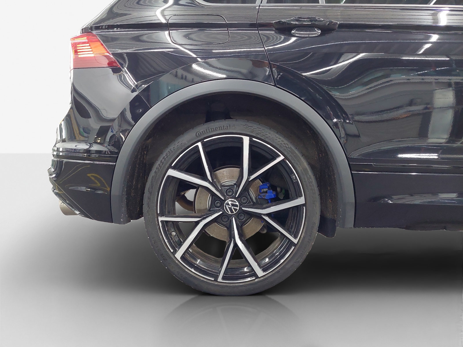 VW Tiguan 2.0TSI R 4Motion DSG-image-15