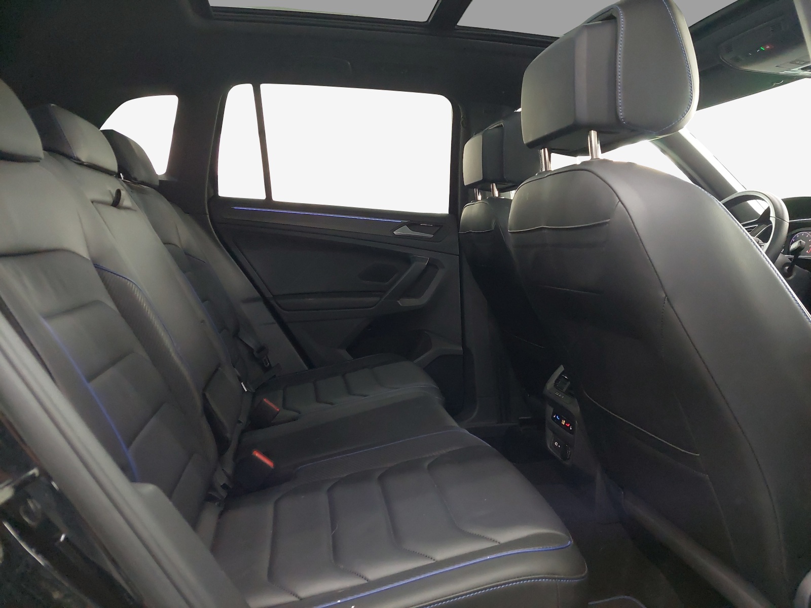 VW Tiguan 2.0TSI R 4Motion DSG-image-13