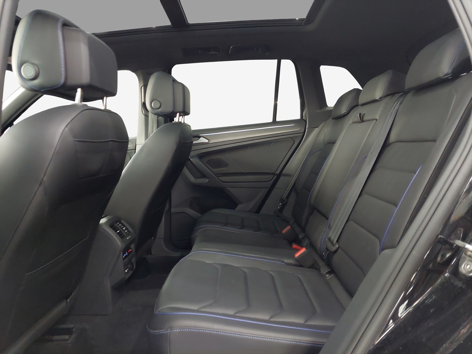 VW Tiguan 2.0TSI R 4Motion DSG-image-11