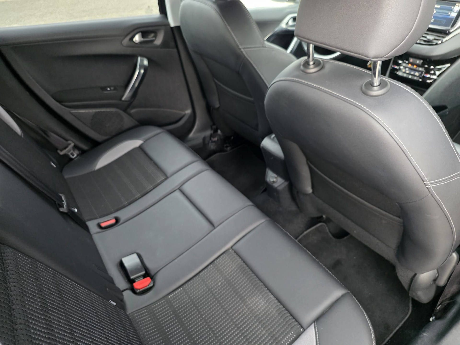 PEUGEOT 2008 1.6 VTI Allure Automatic-image-5