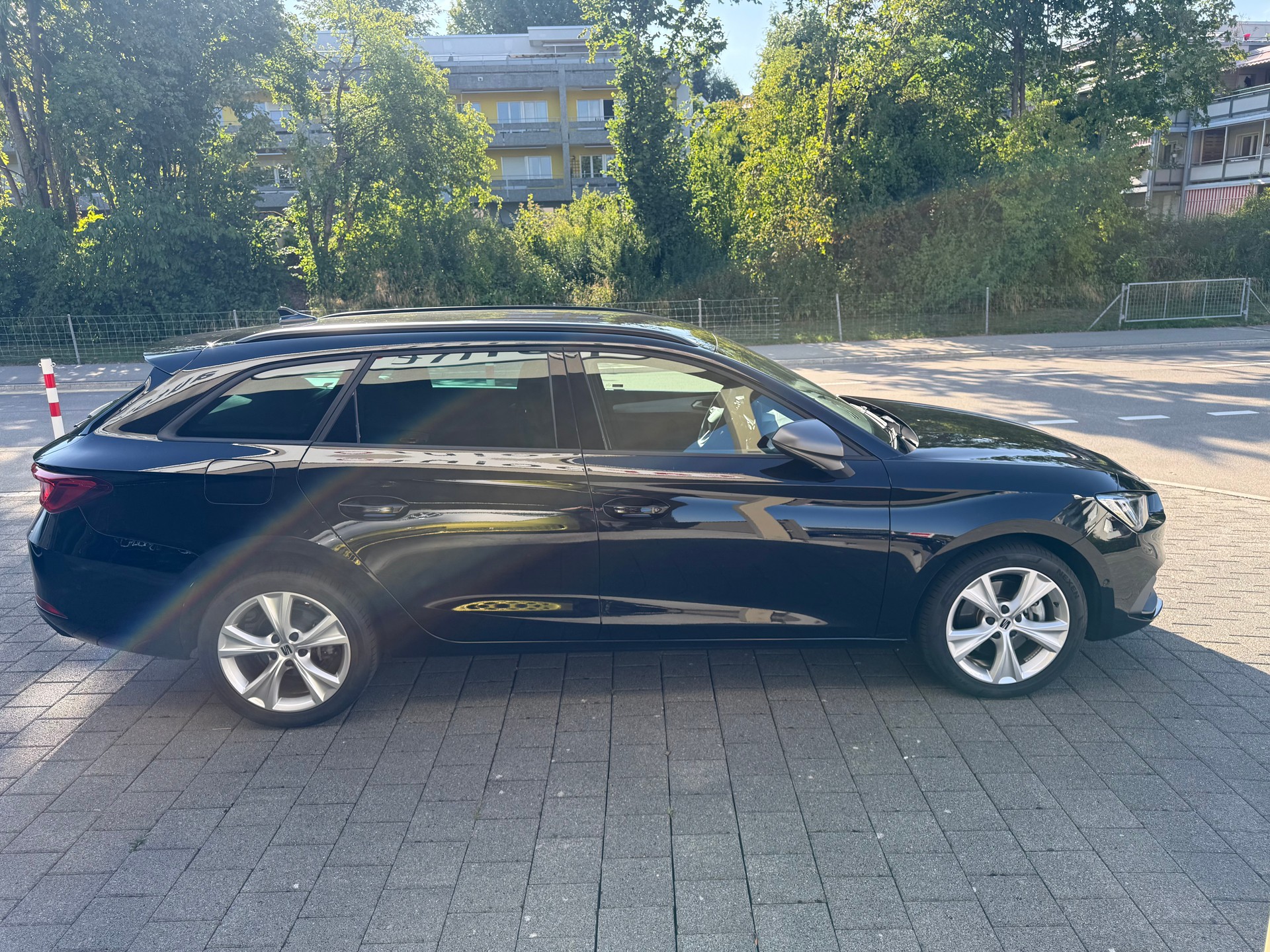 SEAT Leon ST 1.5 eHybrid pHEV DSG FR-image-3