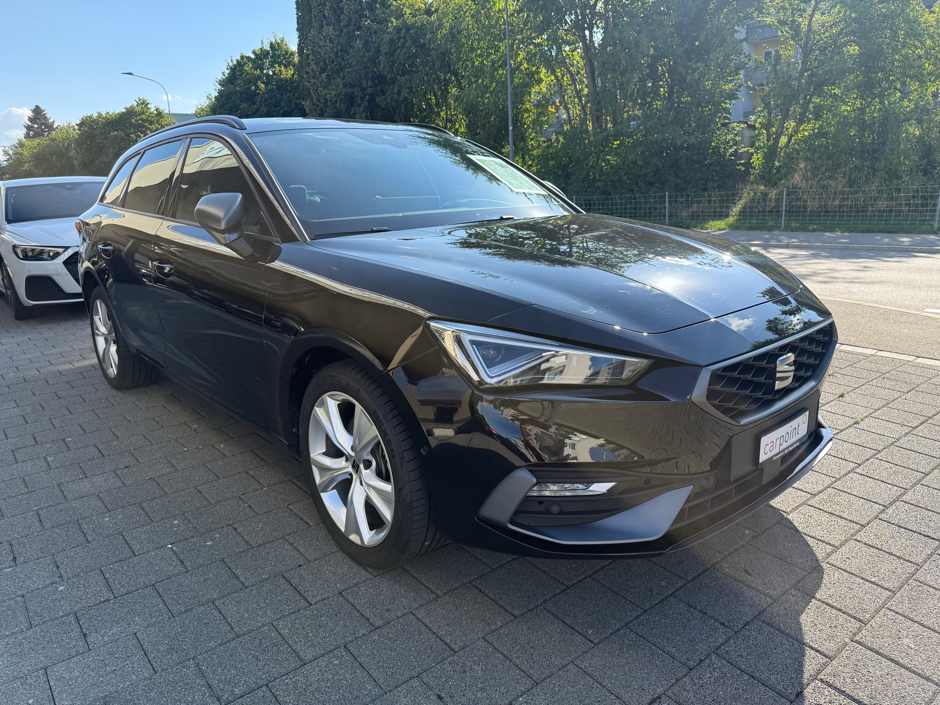 SEAT Leon ST 1.5 eHybrid pHEV DSG FR-image-2