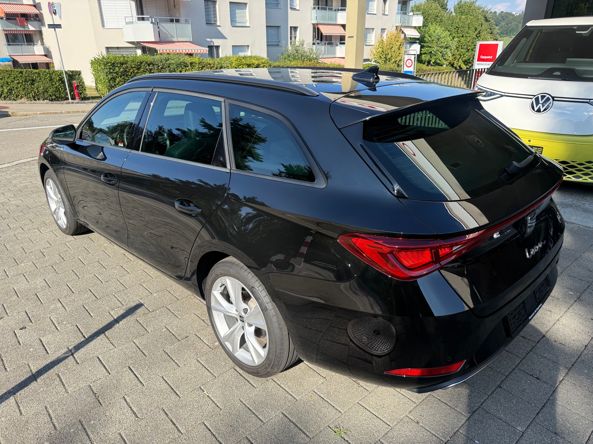 SEAT Leon ST 1.5 eHybrid pHEV DSG FR-image-12