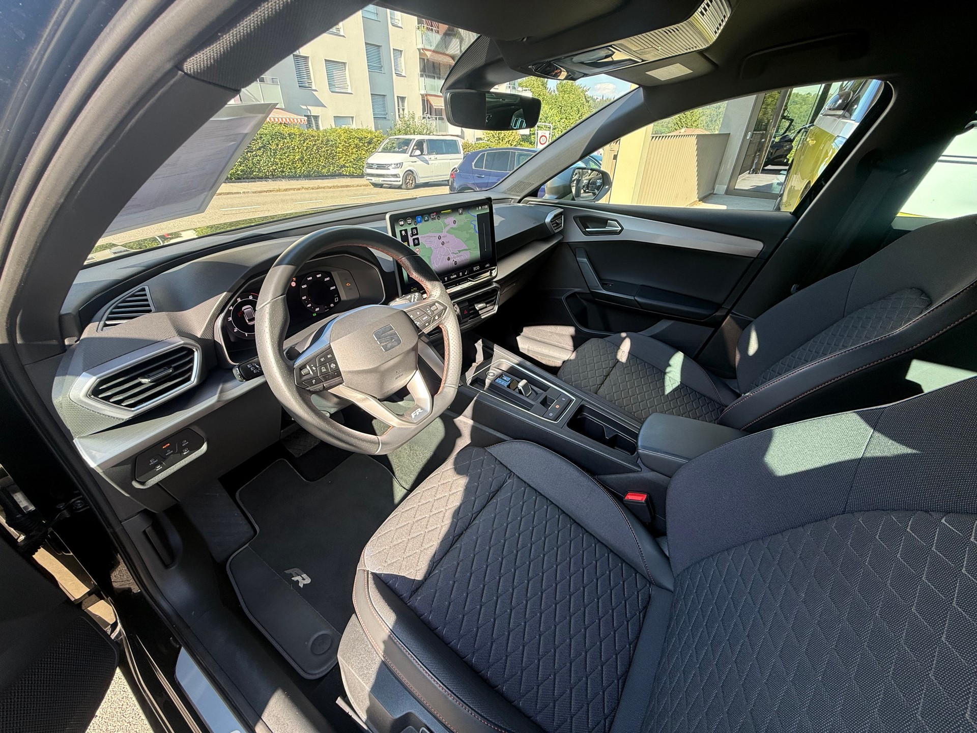 SEAT Leon ST 1.5 eHybrid pHEV DSG FR-image-4