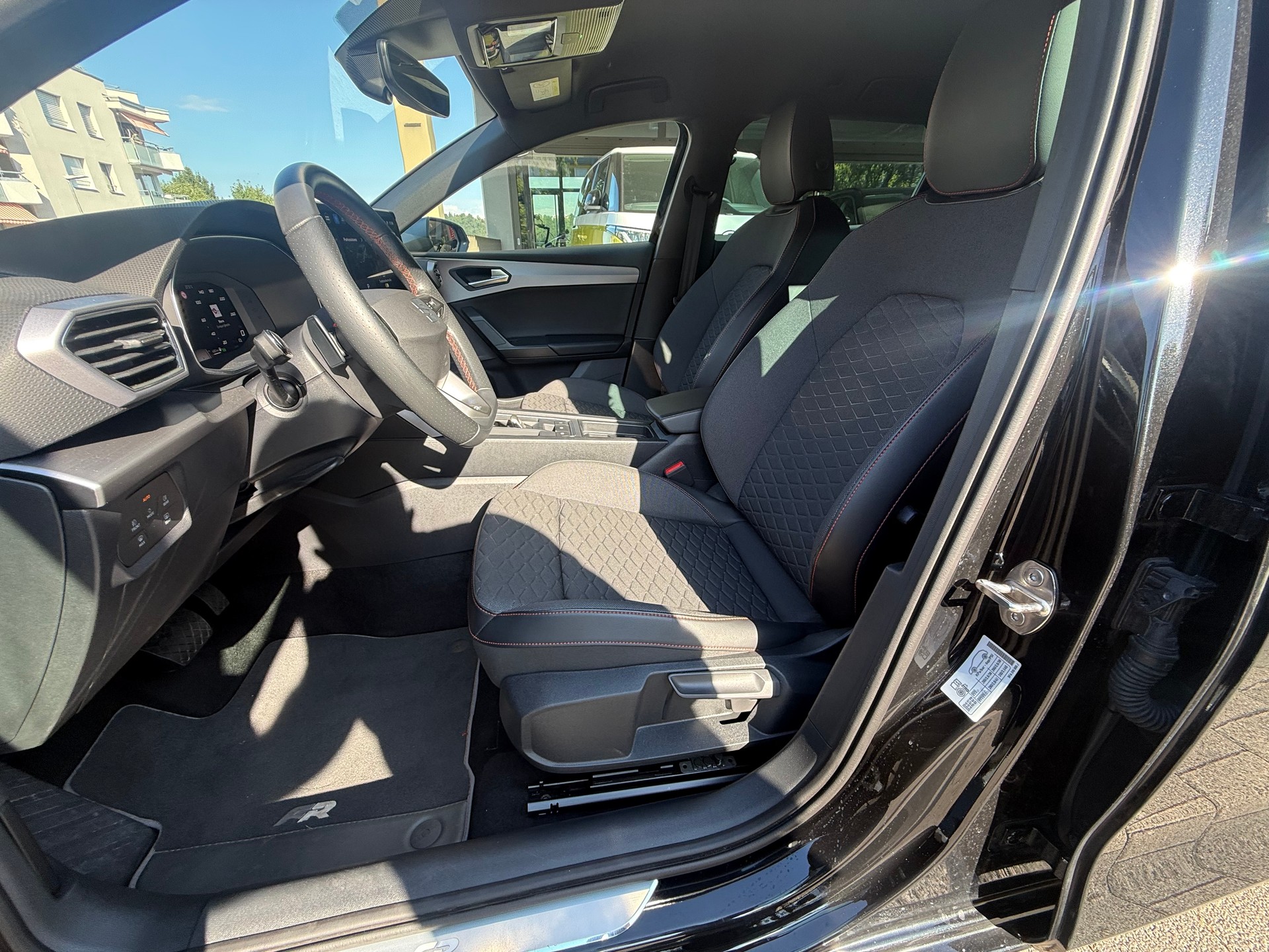 SEAT Leon ST 1.5 eHybrid pHEV DSG FR-image-8
