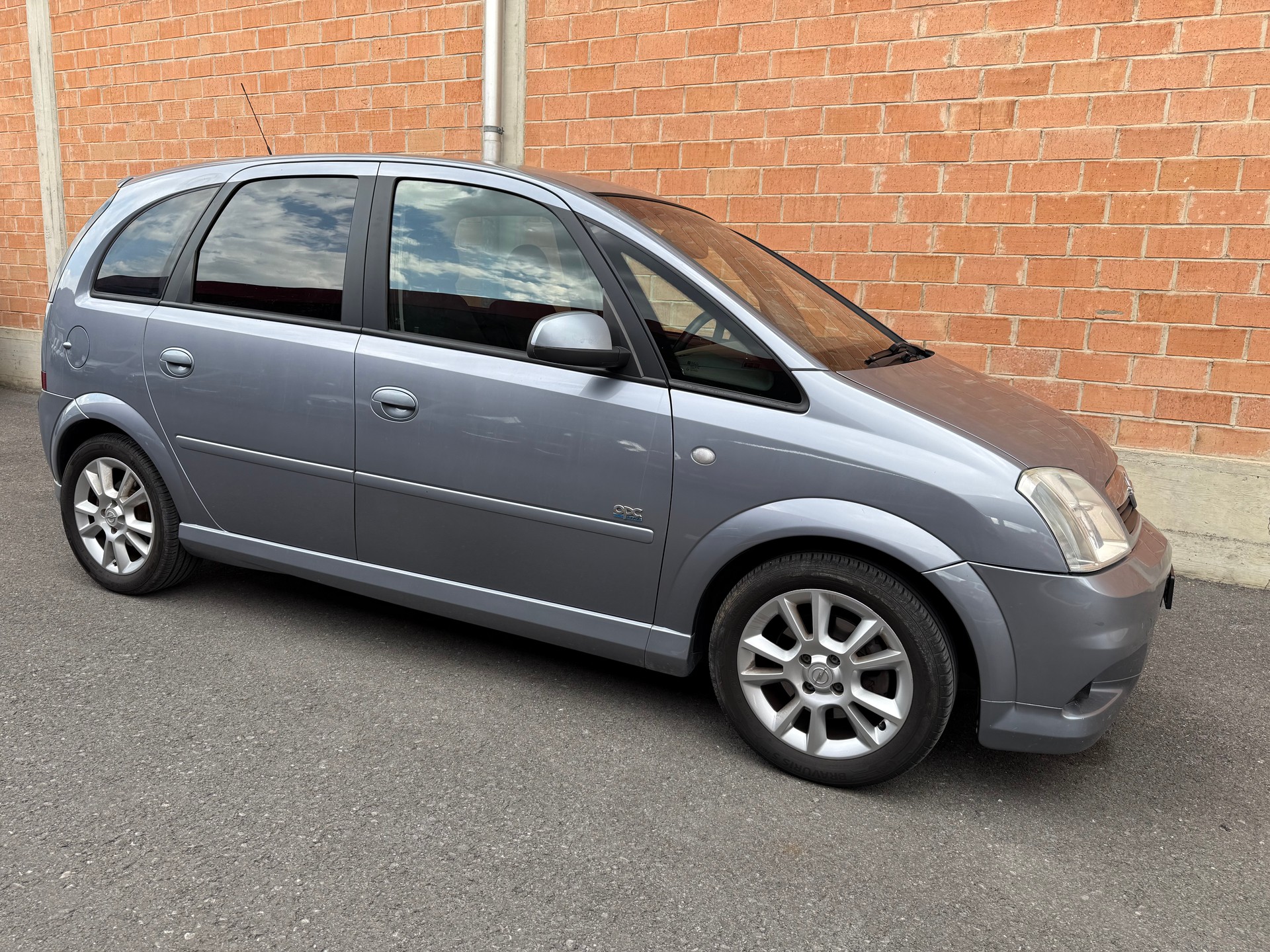 OPEL Meriva 1.8i 16V Cosmo-image-0