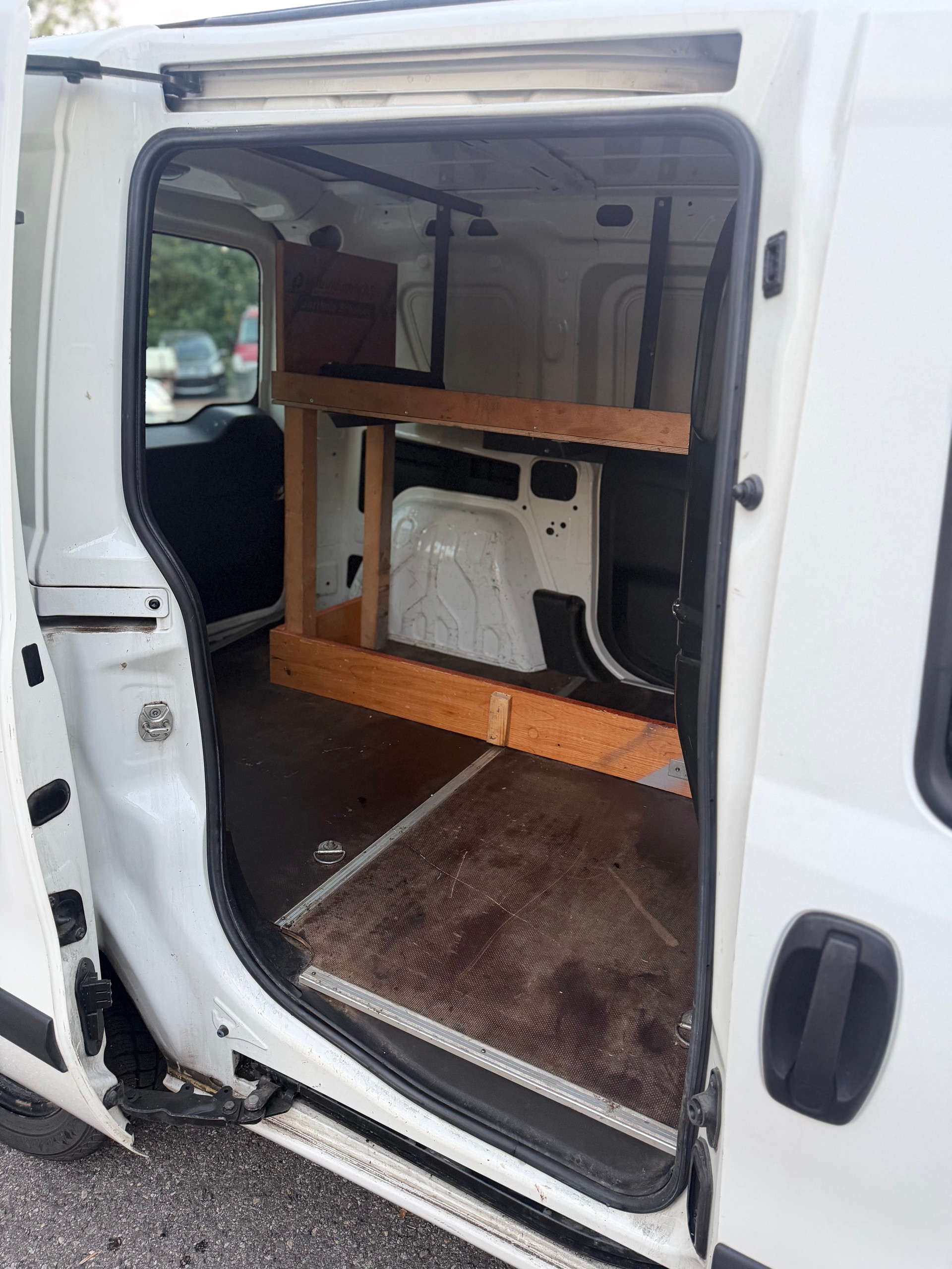 FIAT Doblò 1.4 16V Cargo Swiss-image-5