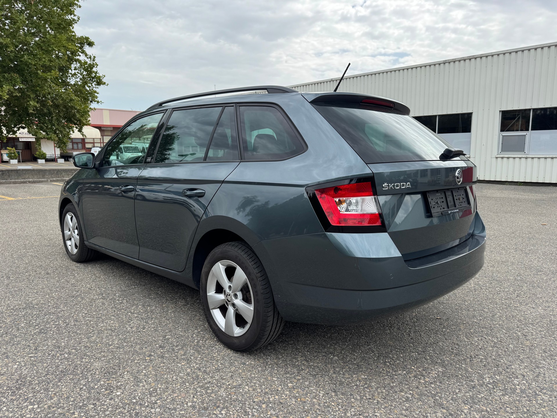 SKODA Fabia 1.2 TSI Swiss Joy DSG-image-5