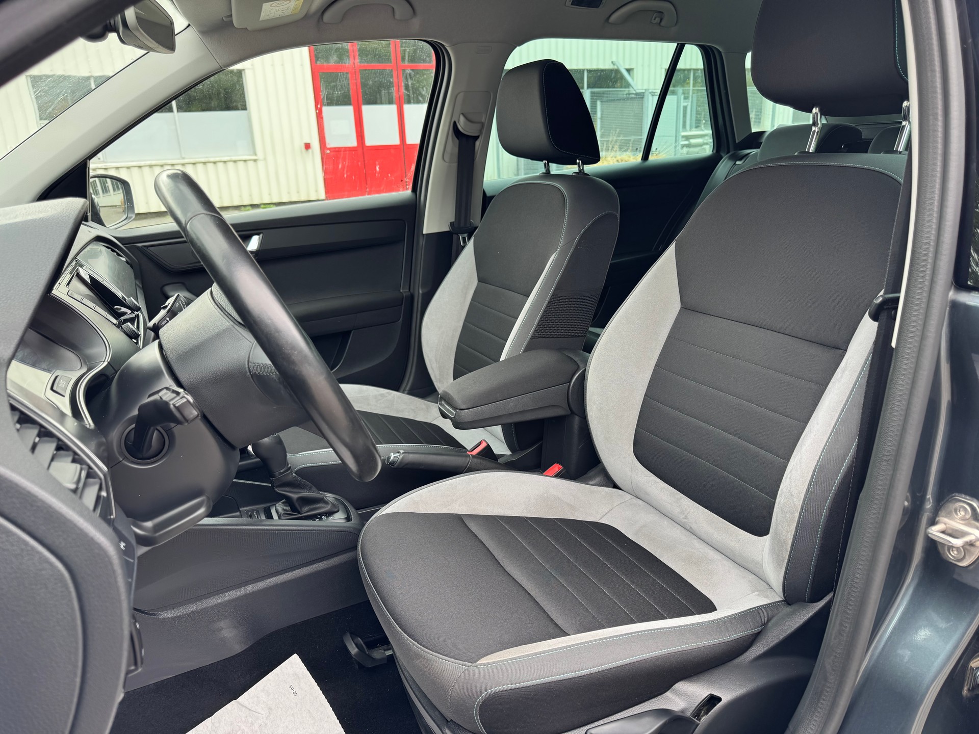 SKODA Fabia 1.2 TSI Swiss Joy DSG-image-8