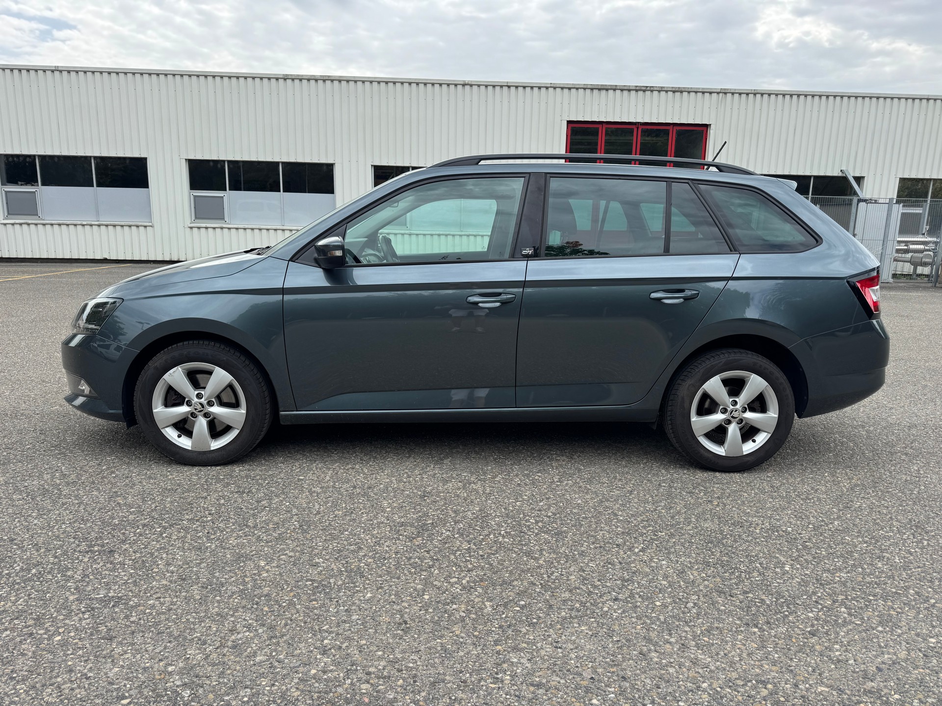 SKODA Fabia 1.2 TSI Swiss Joy DSG-image-2