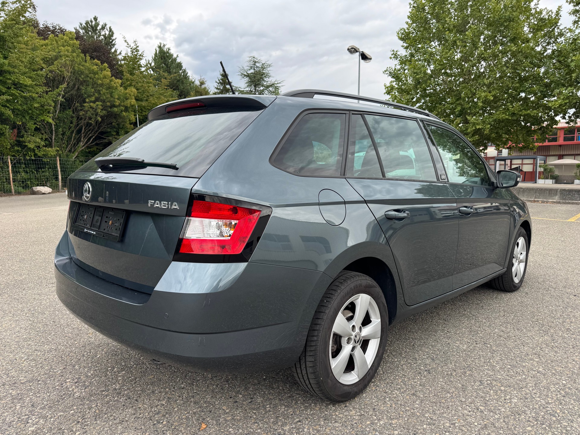 SKODA Fabia 1.2 TSI Swiss Joy DSG-image-6