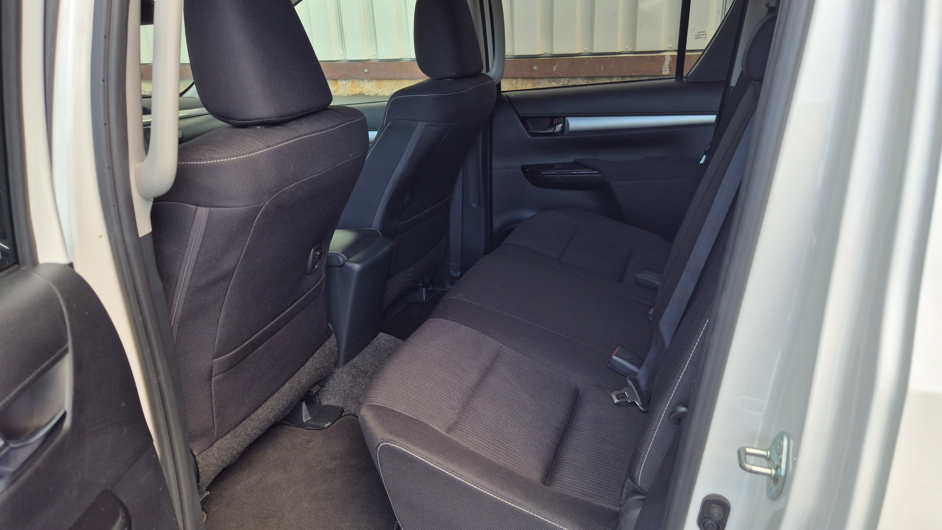 TOYOTA Hilux 2.4D-4D Style Double Cab 4x4 A-image-12