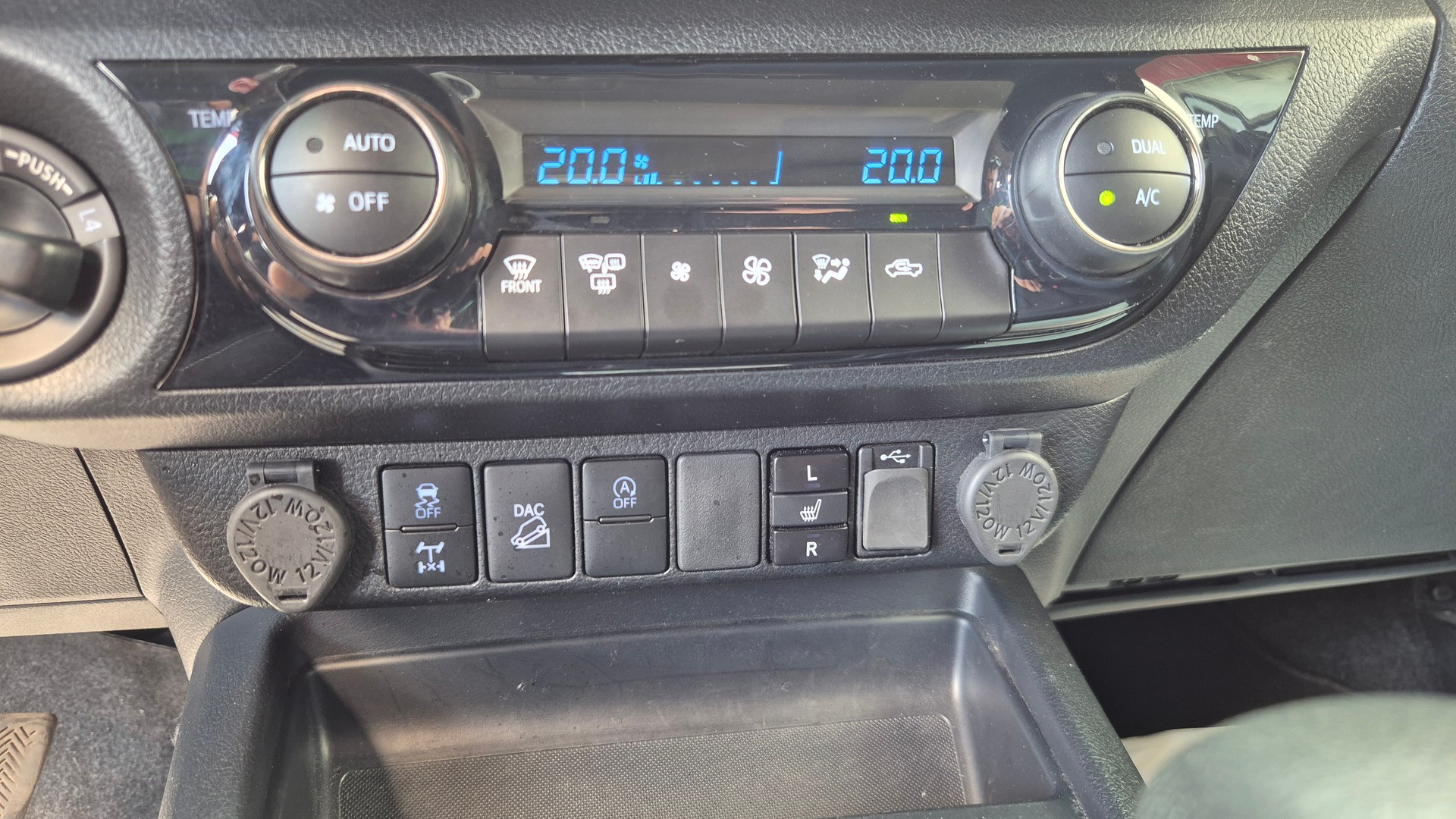 TOYOTA Hilux 2.4D-4D Style Double Cab 4x4 A-image-9