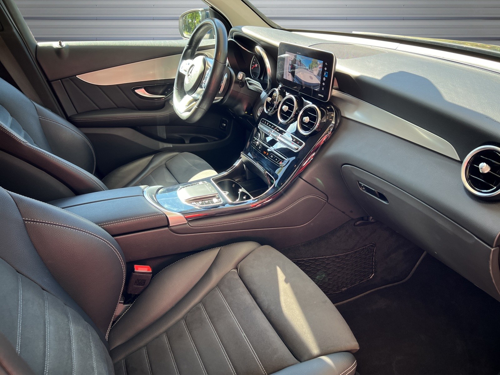 MERCEDES-BENZ GLC 300 AMG Line 4Matic 9G-Tronic-image-10