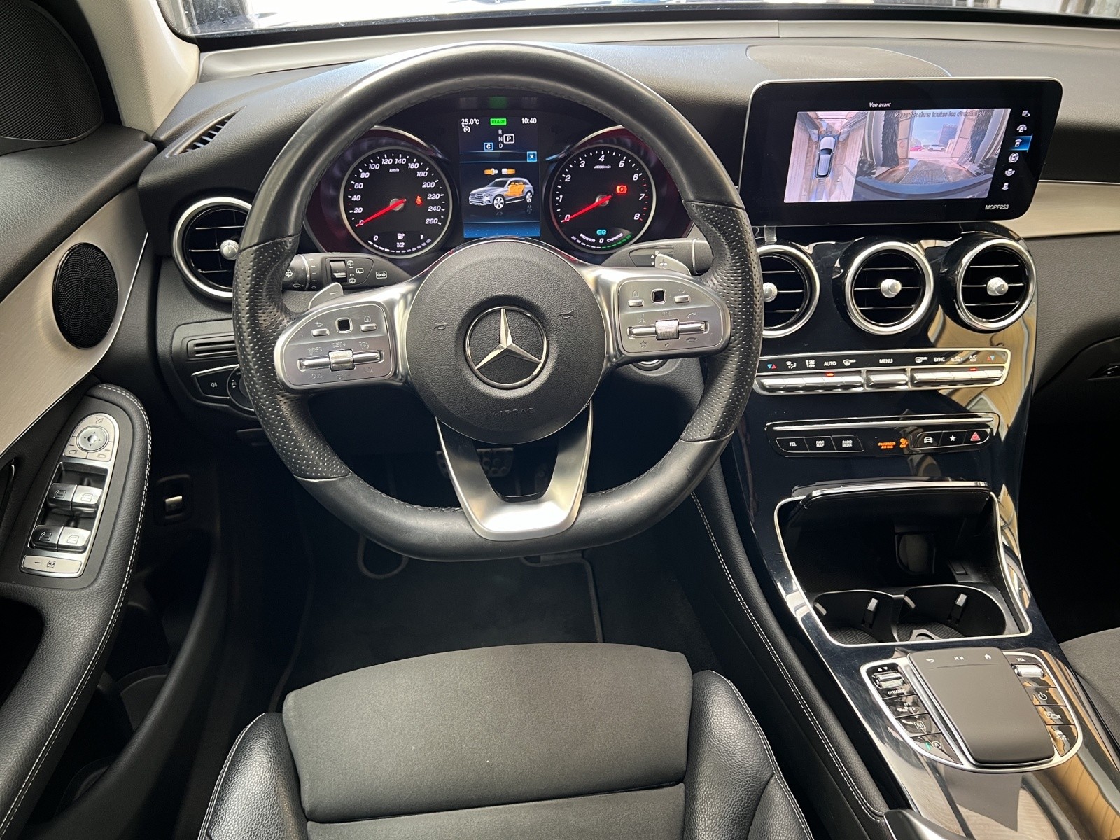MERCEDES-BENZ GLC 300 AMG Line 4Matic 9G-Tronic-image-15