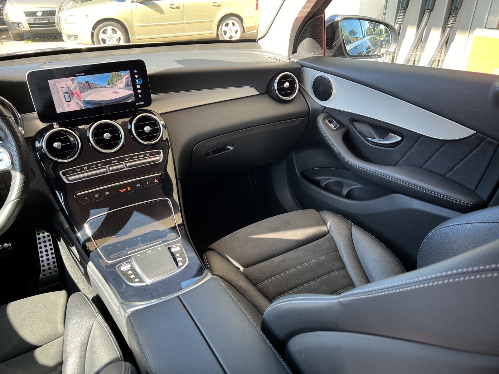 MERCEDES-BENZ GLC 300 AMG Line 4Matic 9G-Tronic-image-11
