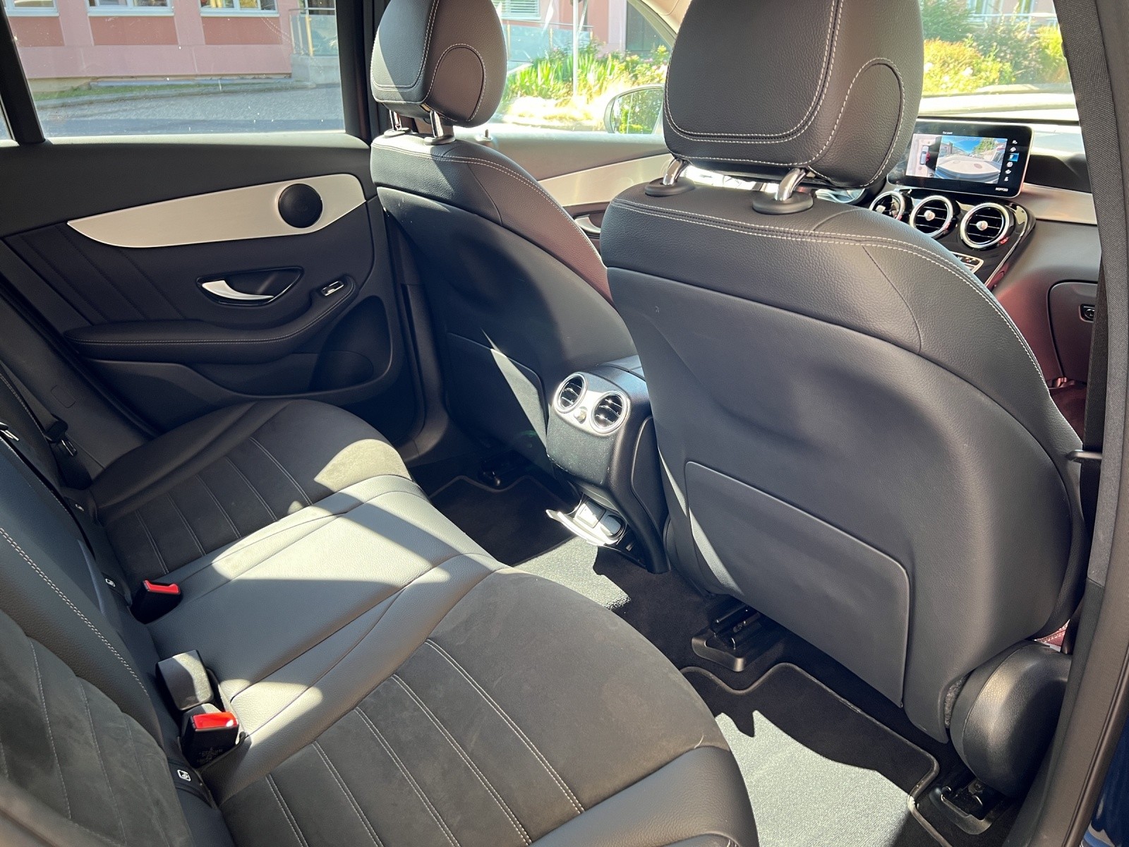 MERCEDES-BENZ GLC 300 AMG Line 4Matic 9G-Tronic-image-14