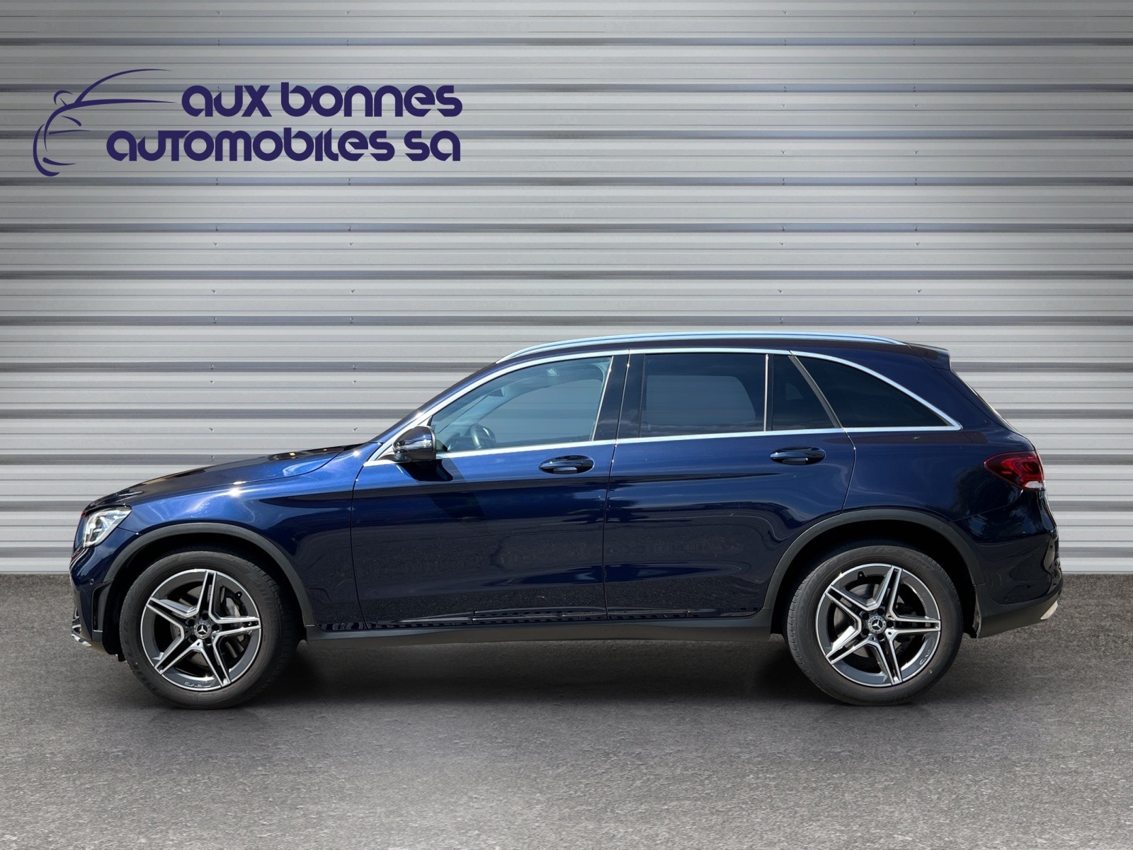 MERCEDES-BENZ GLC 300 AMG Line 4Matic 9G-Tronic-image-4
