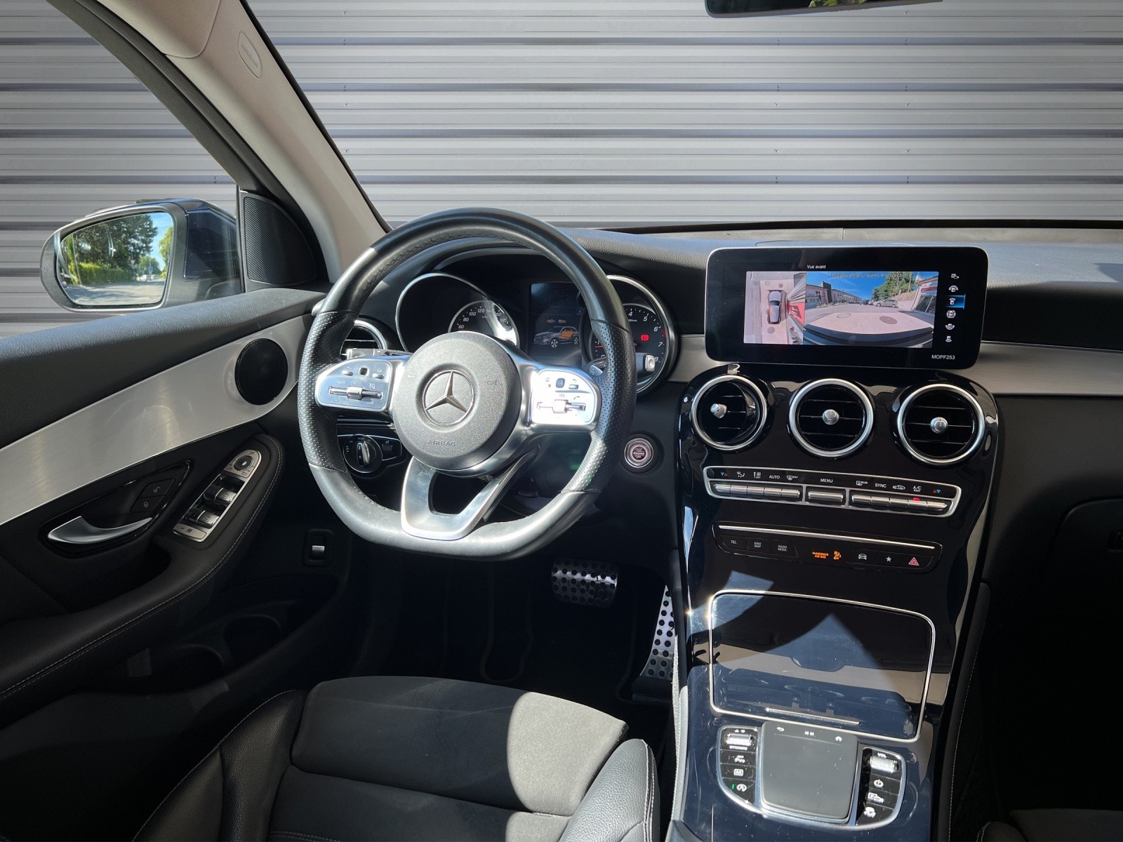 MERCEDES-BENZ GLC 300 AMG Line 4Matic 9G-Tronic-image-9