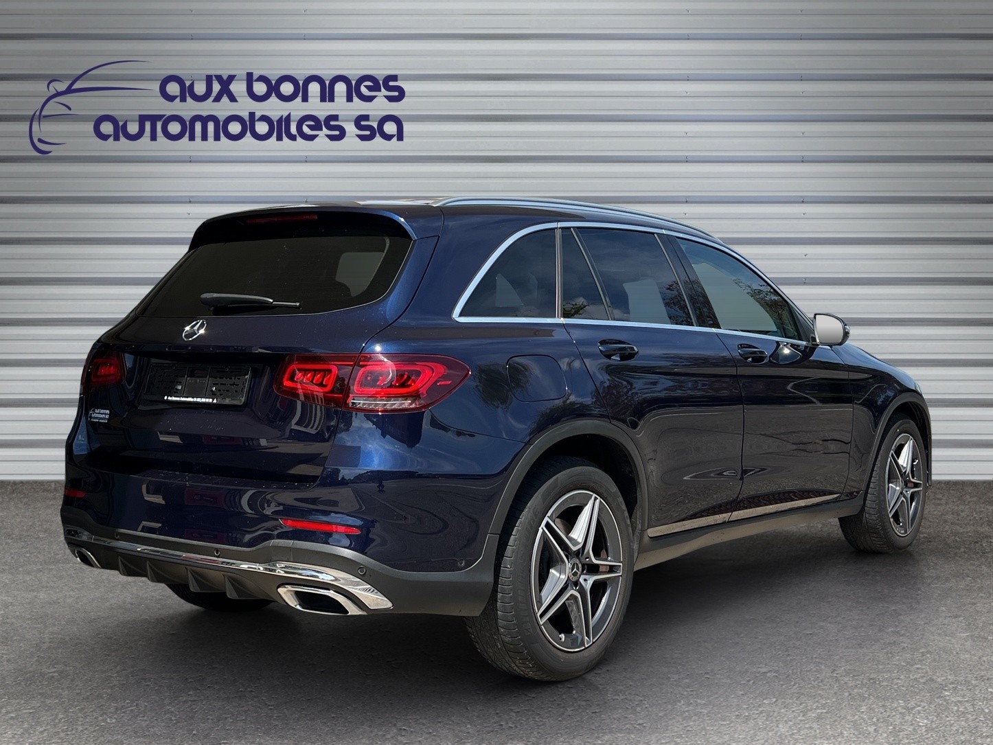 MERCEDES-BENZ GLC 300 AMG Line 4Matic 9G-Tronic-image-3