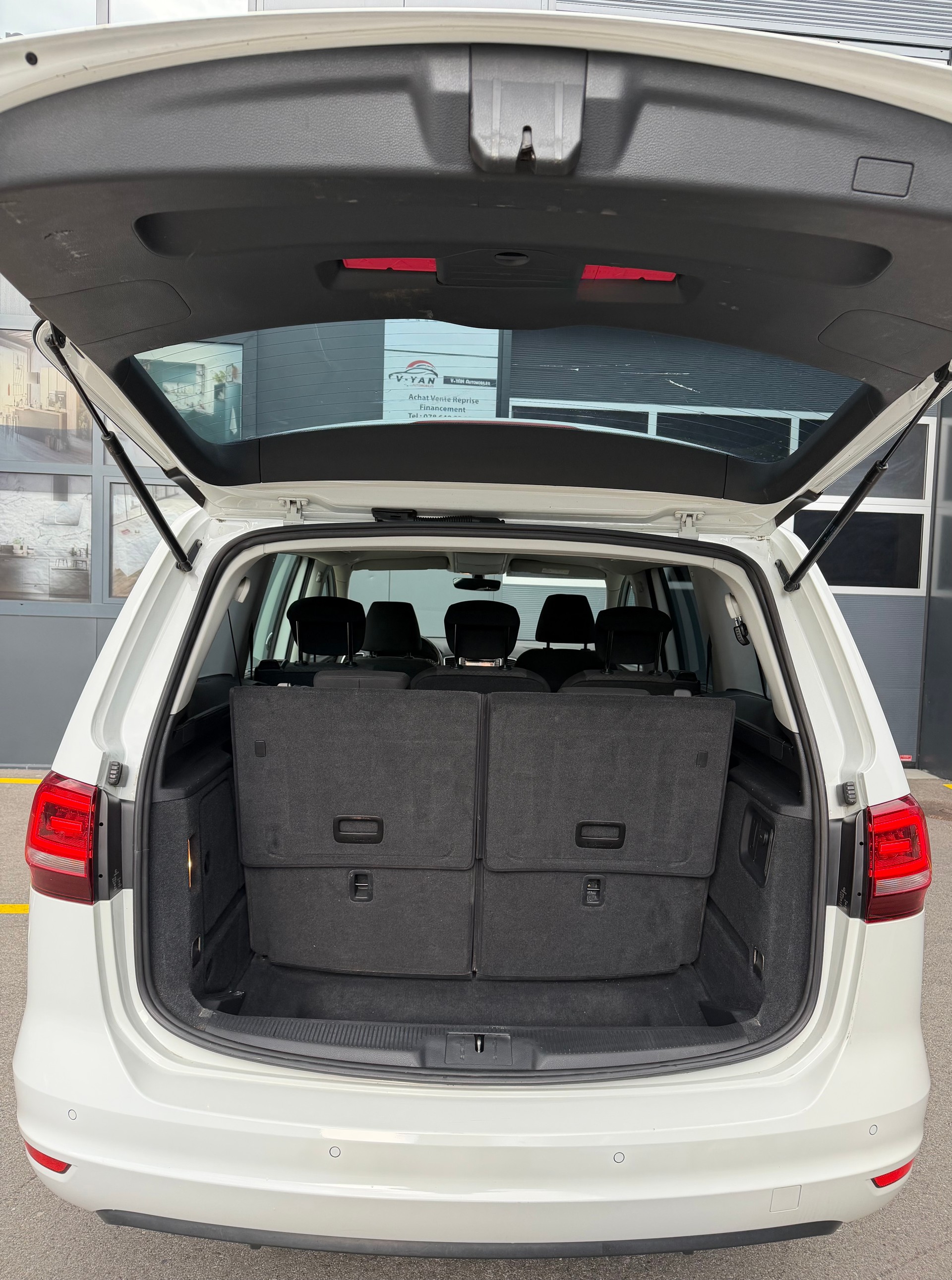 VW Sharan 2.0 TDI BMT Comfortline DSG 7Place-image-6