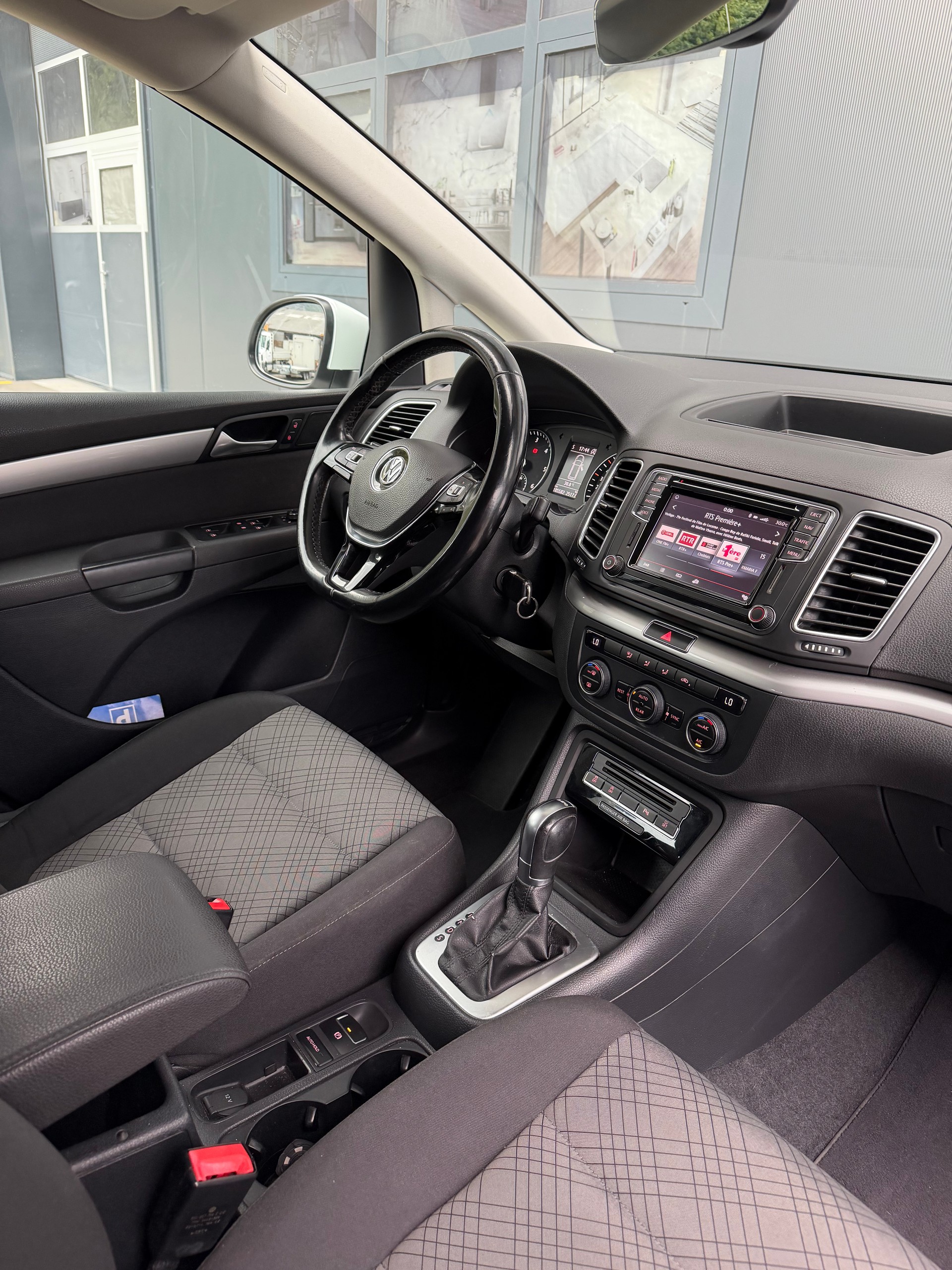 VW Sharan 2.0 TDI BMT Comfortline DSG 7Place-image-12