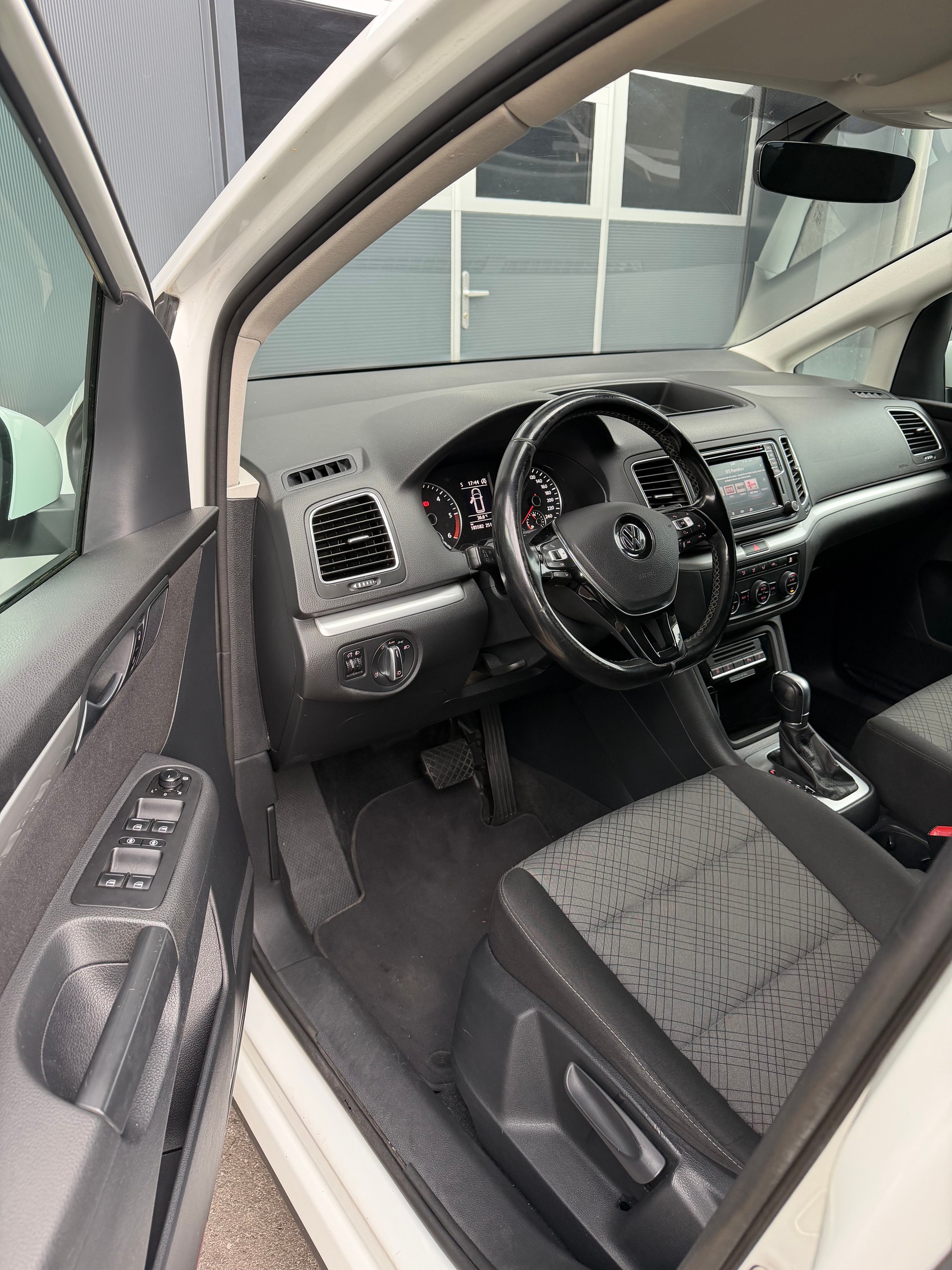 VW Sharan 2.0 TDI BMT Comfortline DSG 7Place-image-13
