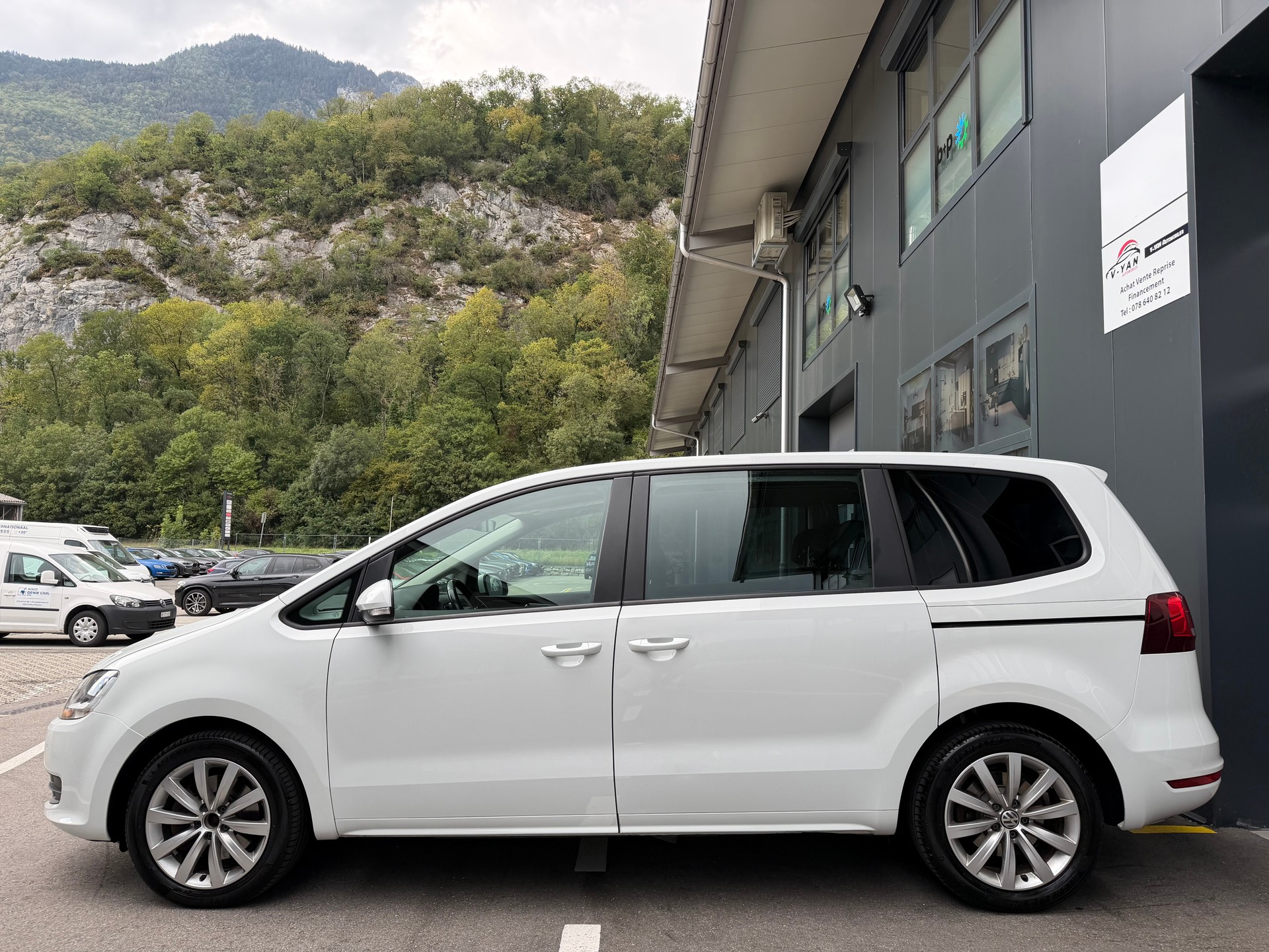 VW Sharan 2.0 TDI BMT Comfortline DSG 7Place-image-3