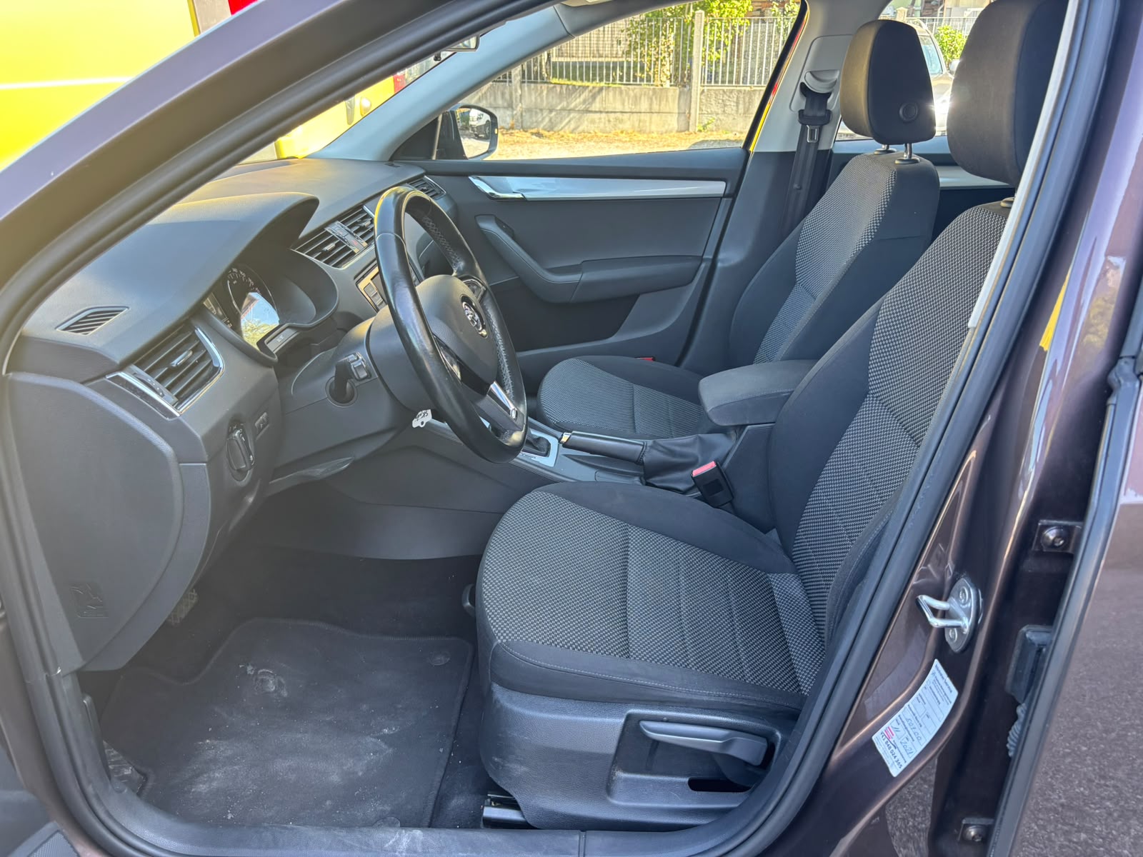 SKODA Octavia Combi 1.6 TDI Ambition DSG-image-2