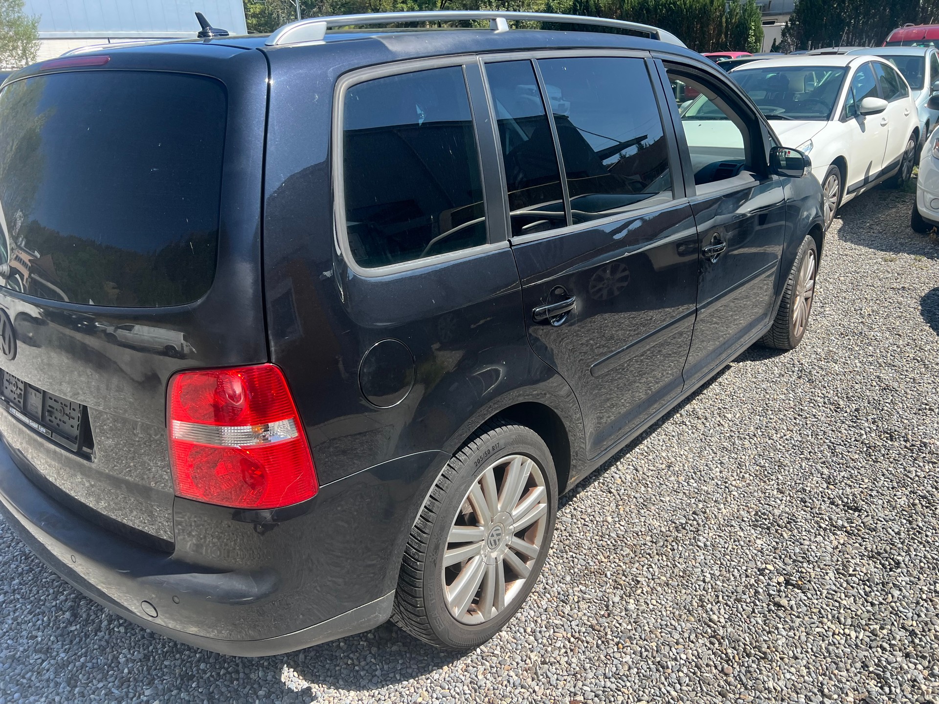 VW Touran 1.9 TDI Trendline Traveller-image-4