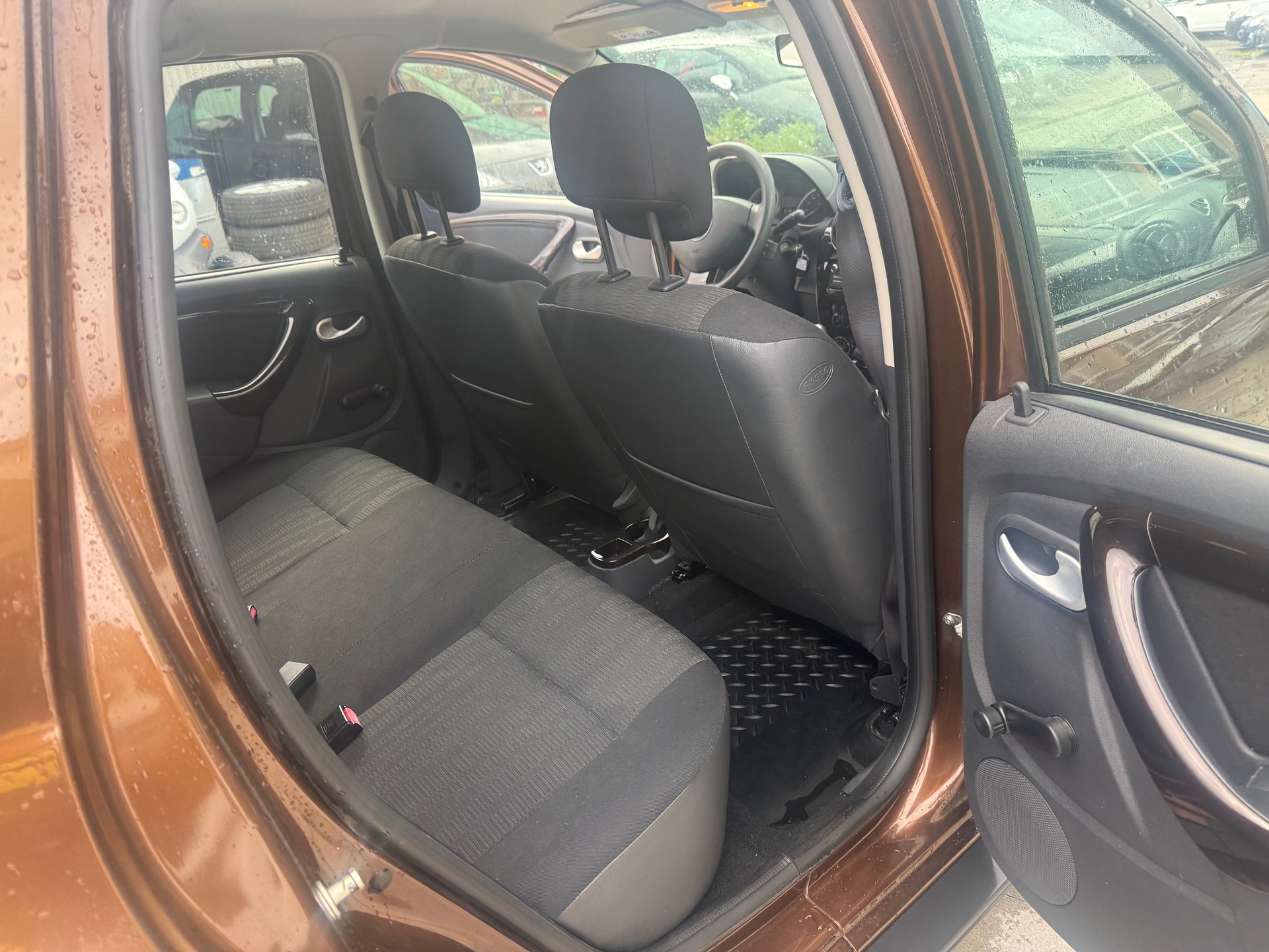 DACIA Duster 1.6 Lauréate 4x4-image-8