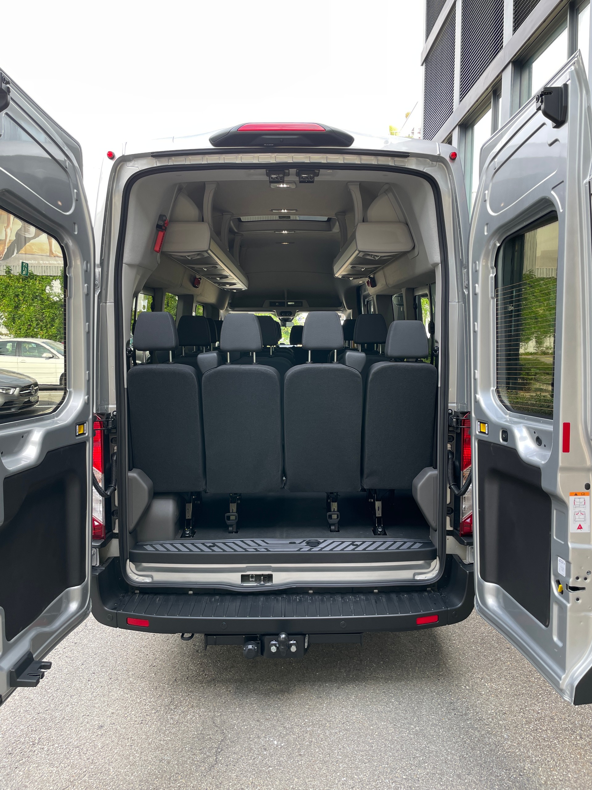 FORD Transit 460 L4H3 Trend RWD A 18-Sitzer mit Standheizung, AHK und 360° Kamera-image-4