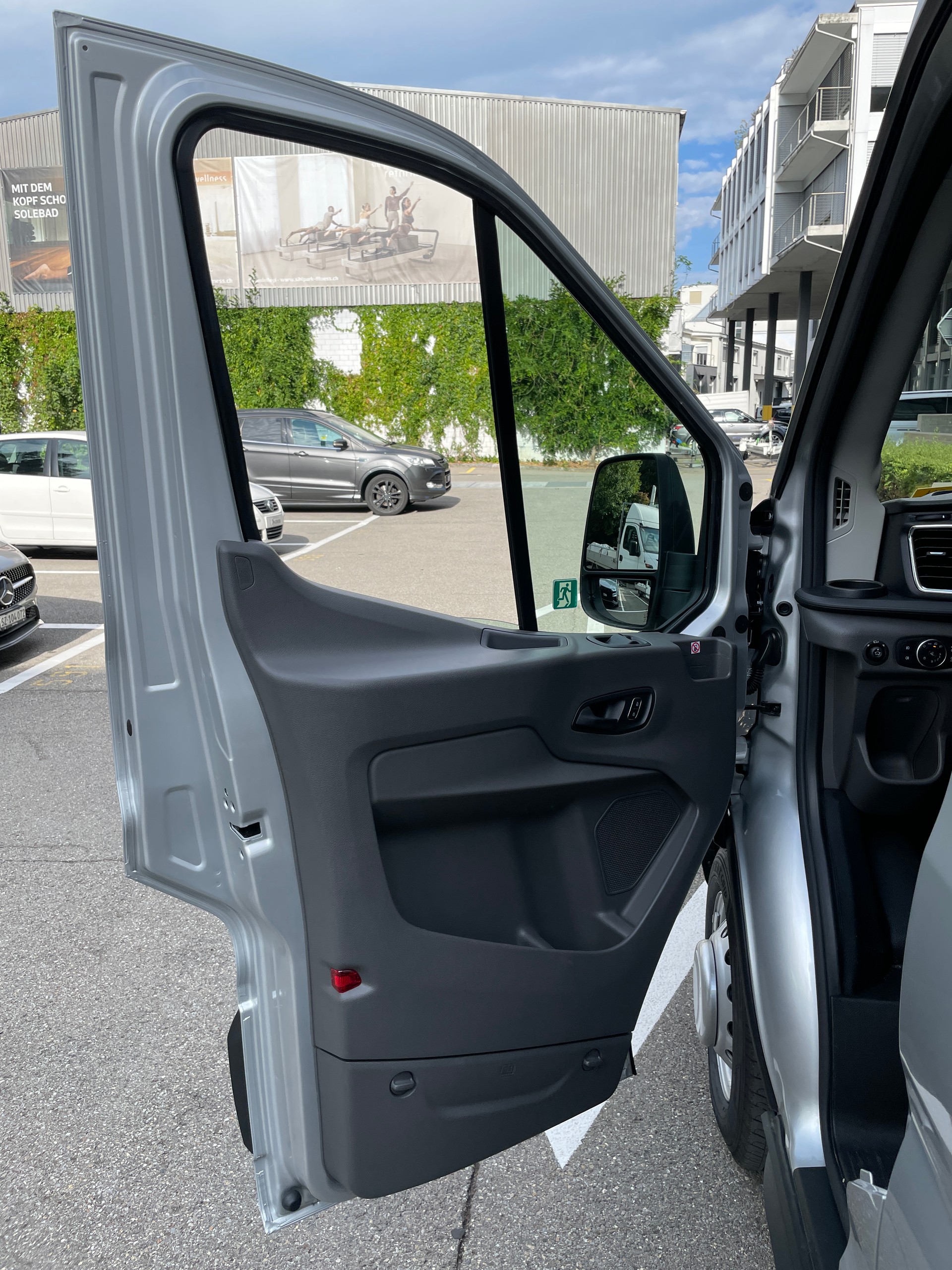 FORD Transit 460 L4H3 Trend RWD A 18-Sitzer mit Standheizung, AHK und 360° Kamera-image-17