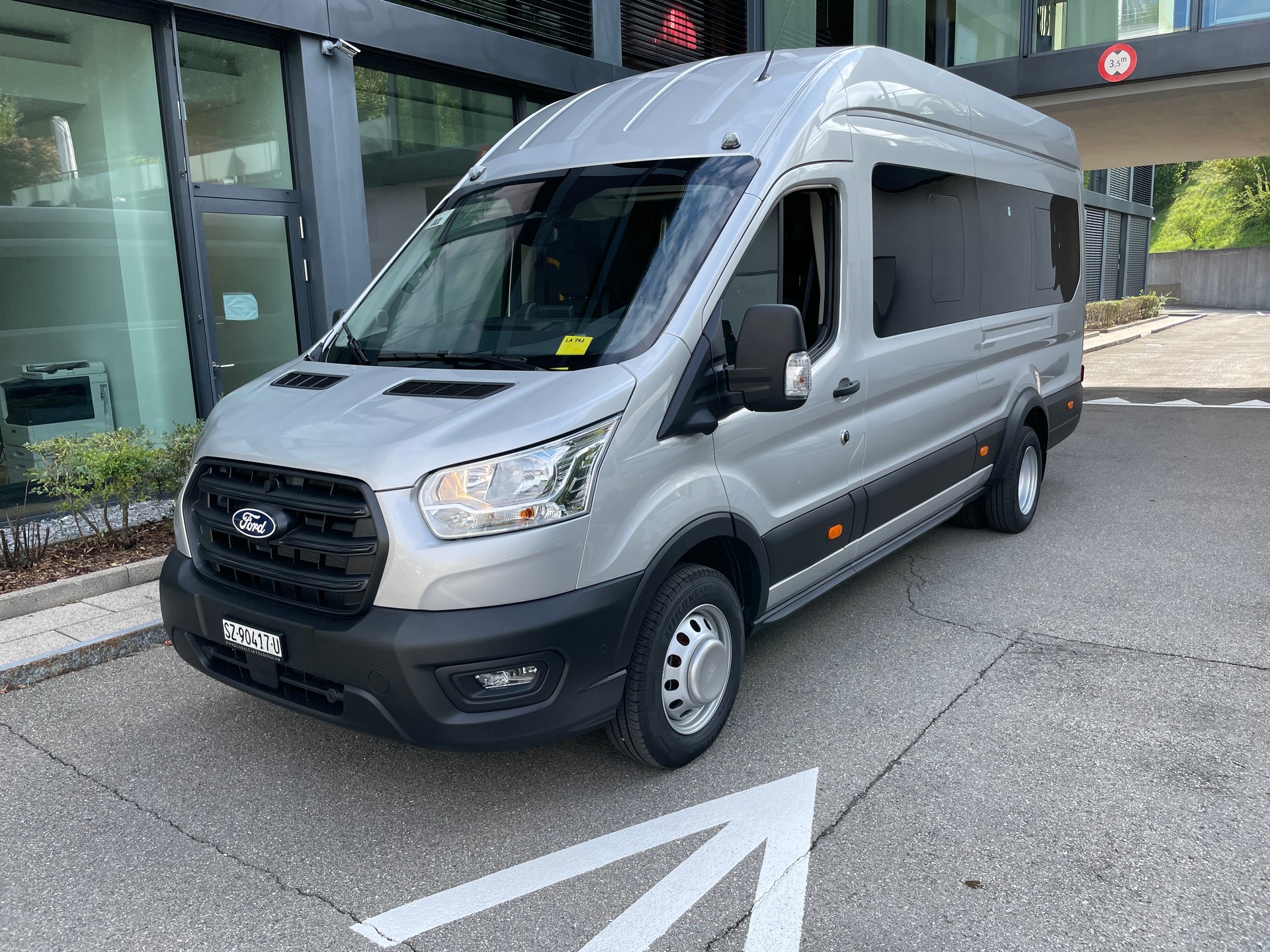 FORD Transit 460 L4H3 Trend RWD A 18-Sitzer mit Standheizung, AHK und 360° Kamera-image-8