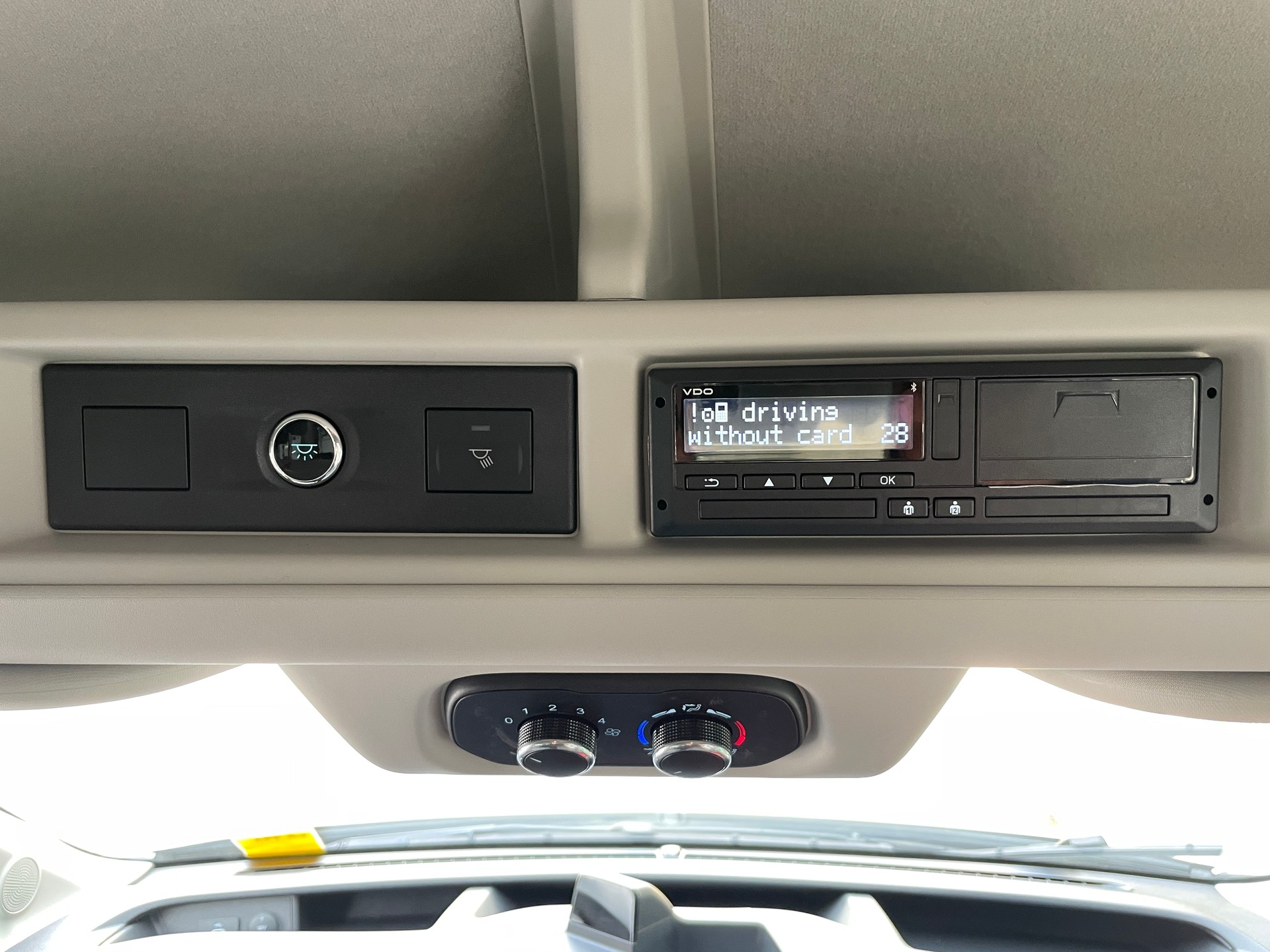 FORD Transit 460 L4H3 Trend RWD A 18-Sitzer mit Standheizung, AHK und 360° Kamera-image-15