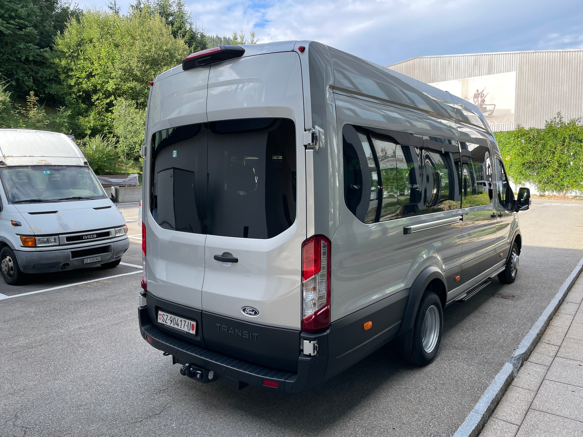 FORD Transit 460 L4H3 Trend RWD A 18-Sitzer mit Standheizung, AHK und 360° Kamera-image-5