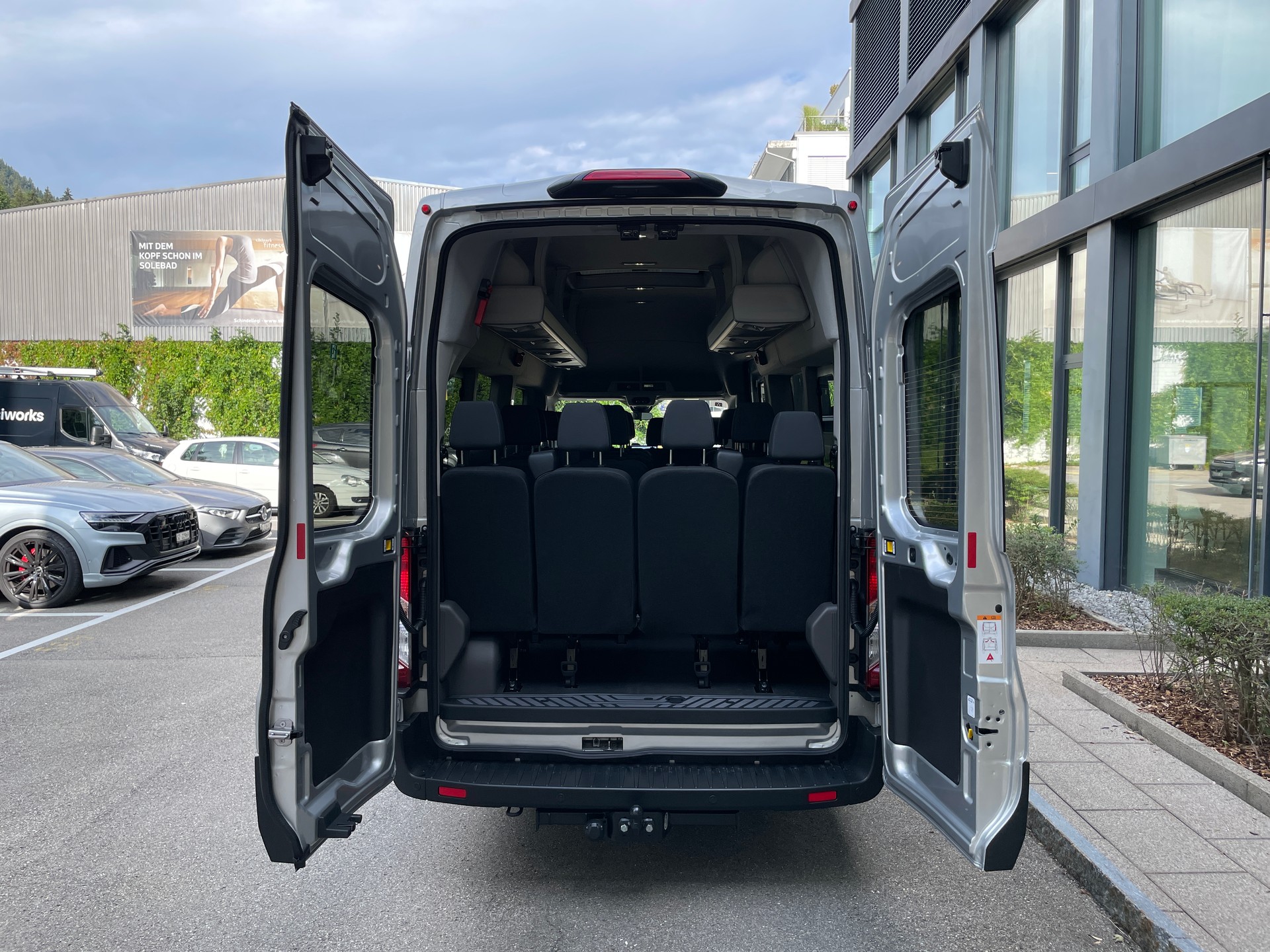 FORD Transit 460 L4H3 Trend RWD A 18-Sitzer mit Standheizung, AHK und 360° Kamera-showroom-element-3