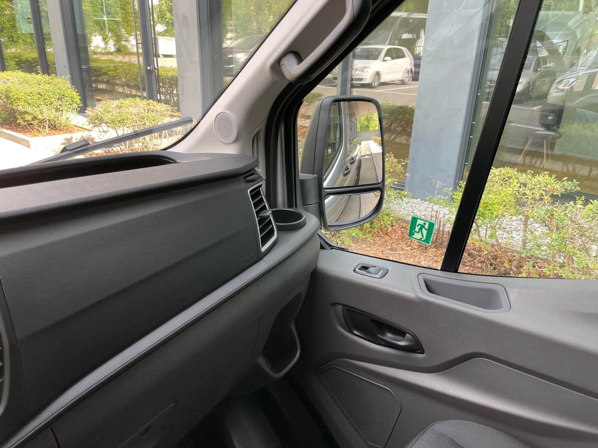 FORD Transit 460 L4H3 Trend RWD A 18-Sitzer mit Standheizung, AHK und 360° Kamera-image-24