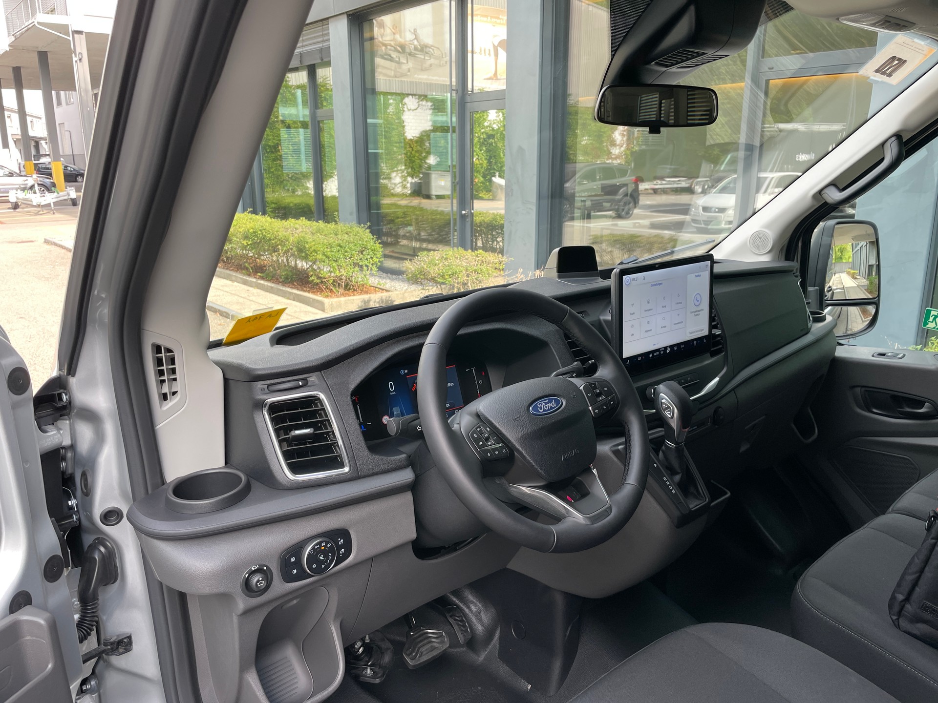 FORD Transit 460 L4H3 Trend RWD A 18-Sitzer mit Standheizung, AHK und 360° Kamera-image-16
