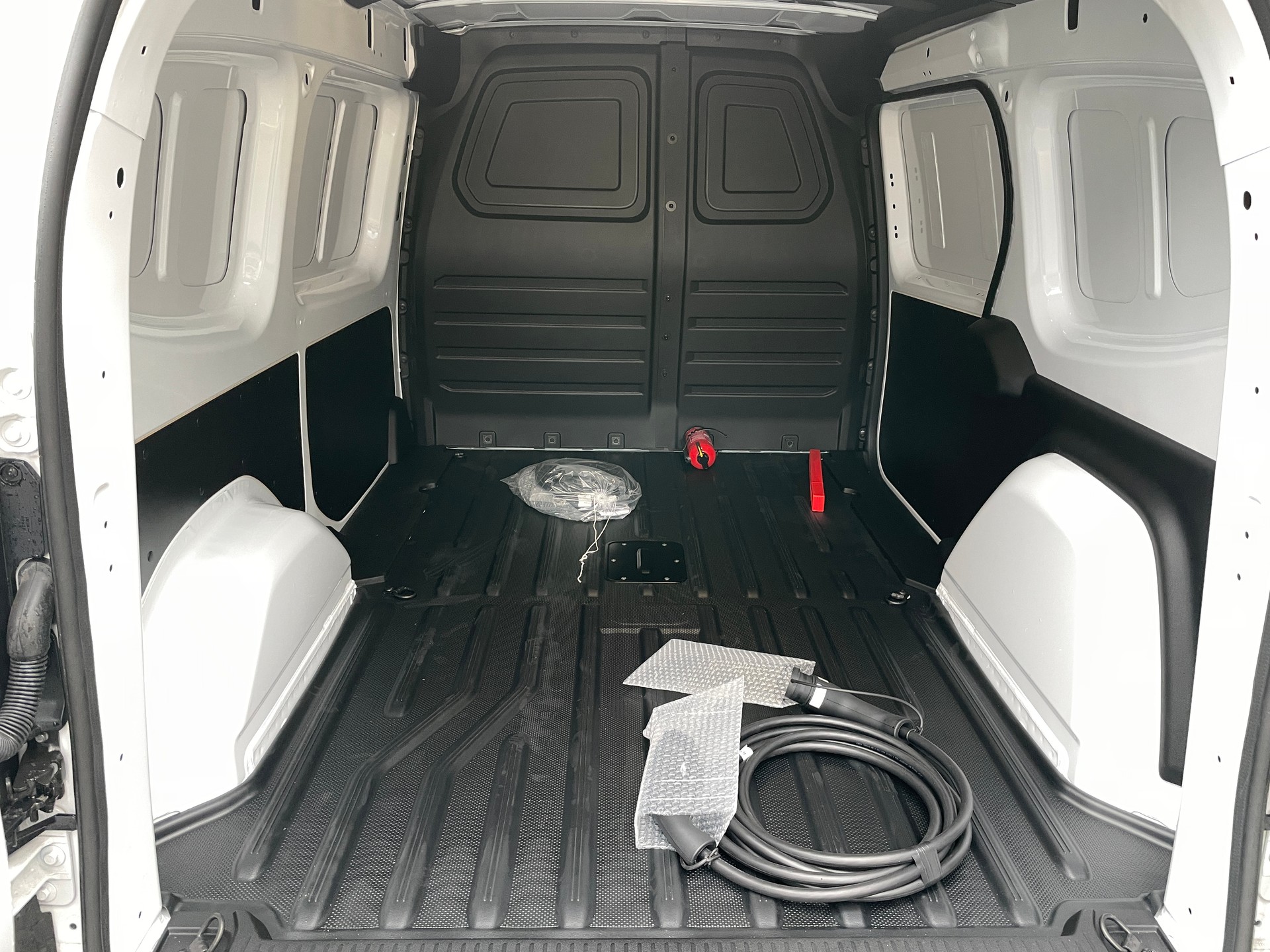 NISSAN Townstar EV45 kWh 22kW L2 Acenta-image-12